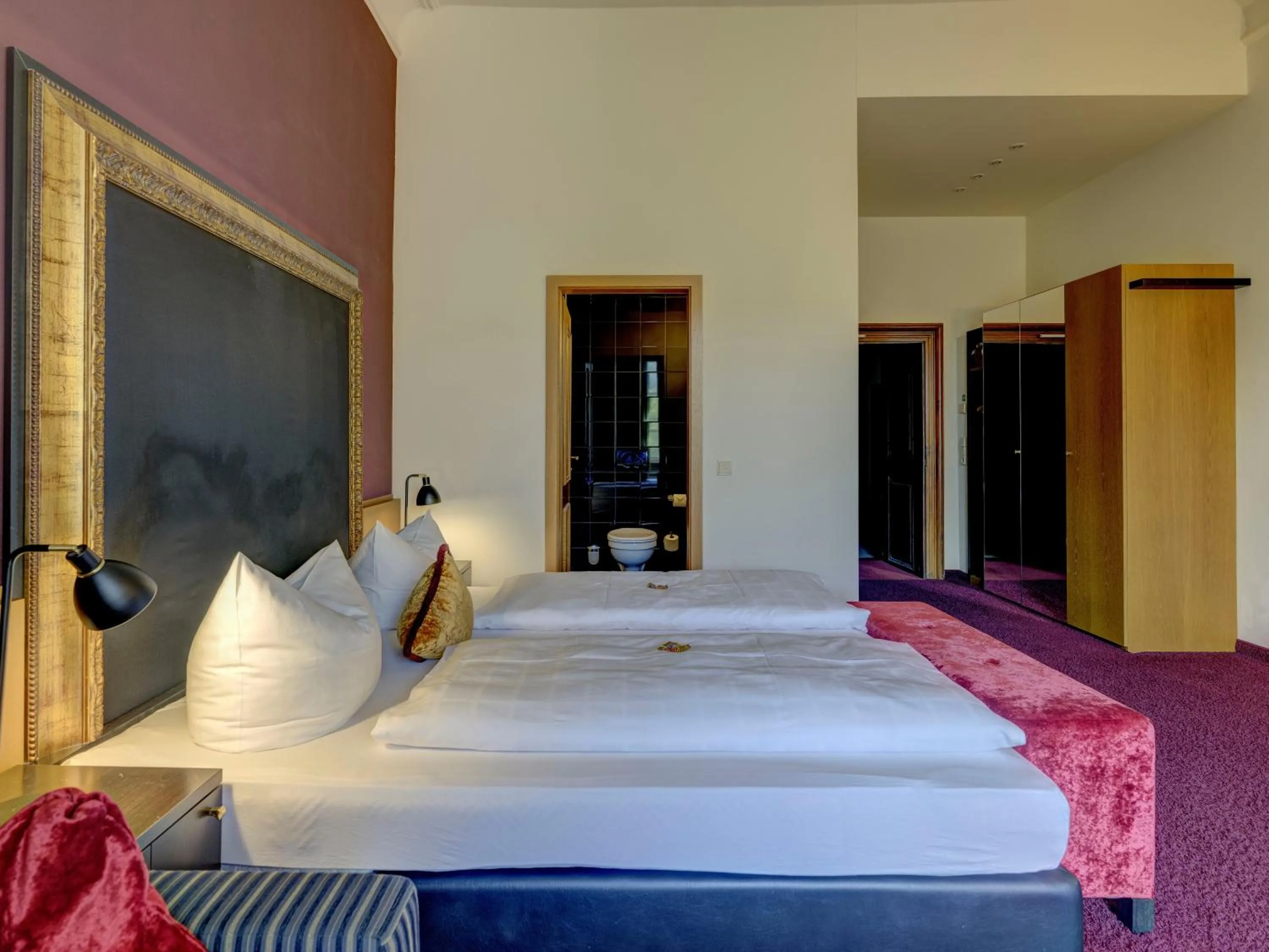 Bed in Klostergasthof Raitenhaslach