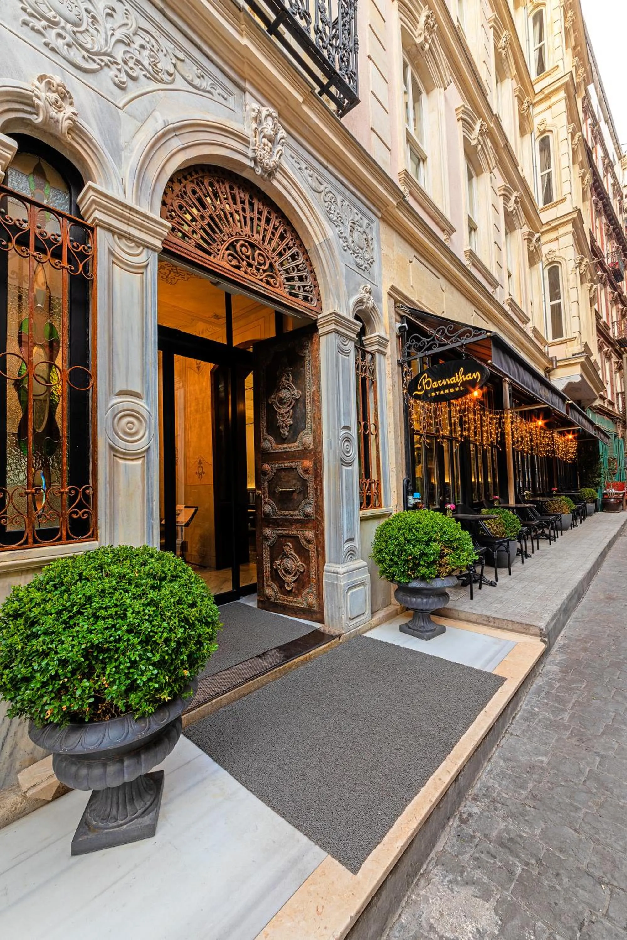 Property building in Meroddi Barnathan Hotel