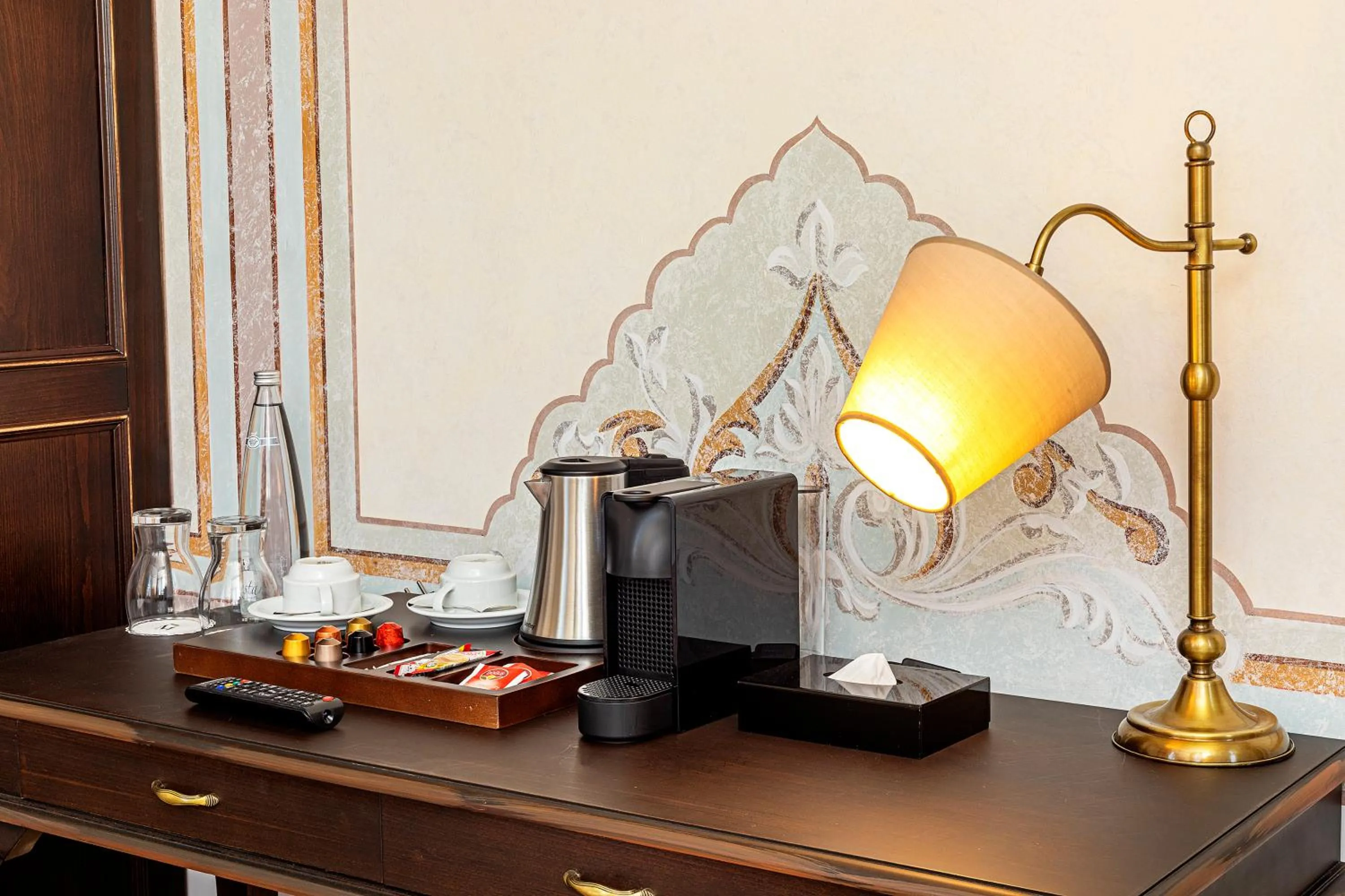 Coffee/tea facilities in Meroddi Barnathan Hotel