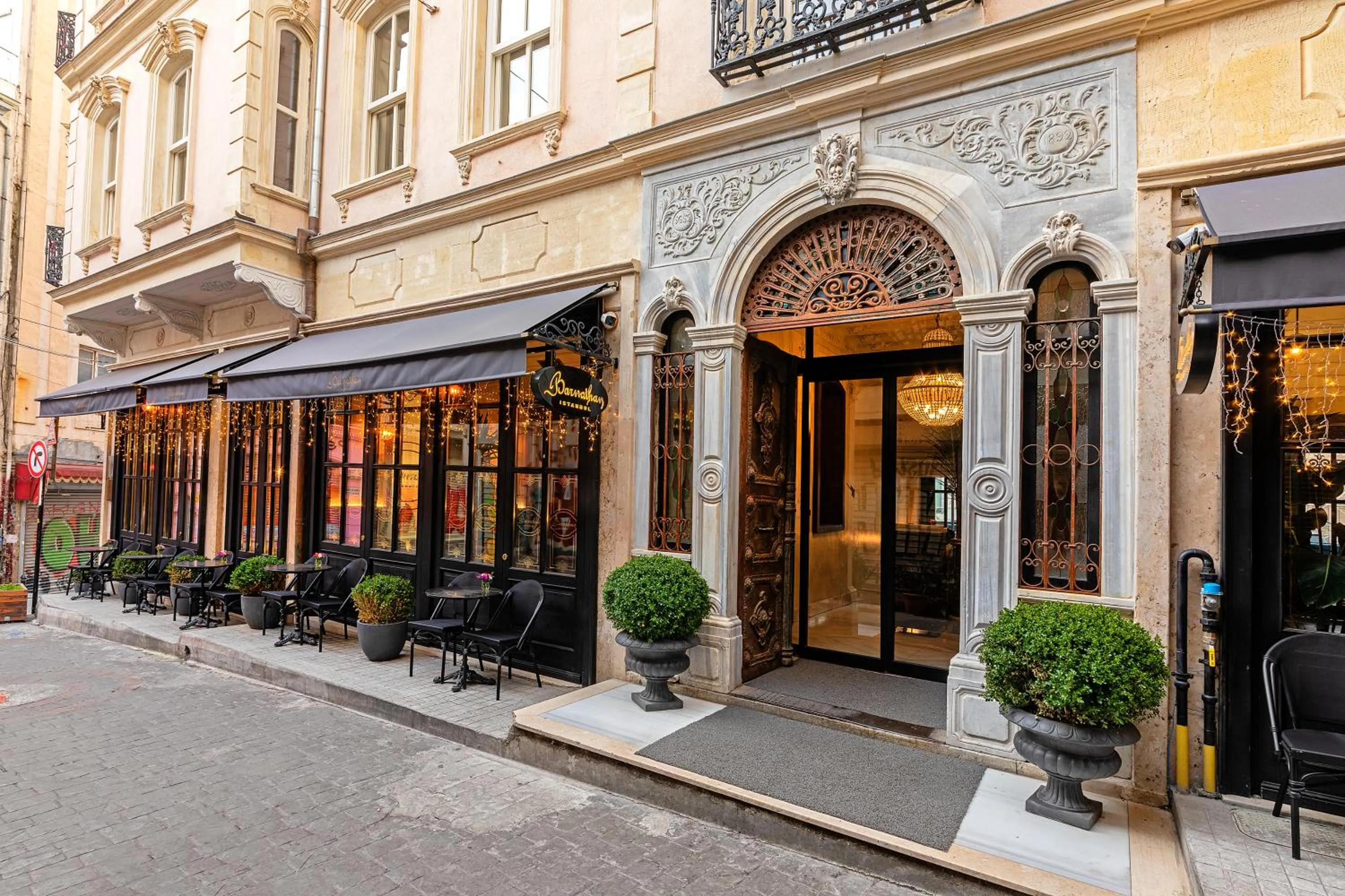 Property building in Meroddi Barnathan Hotel