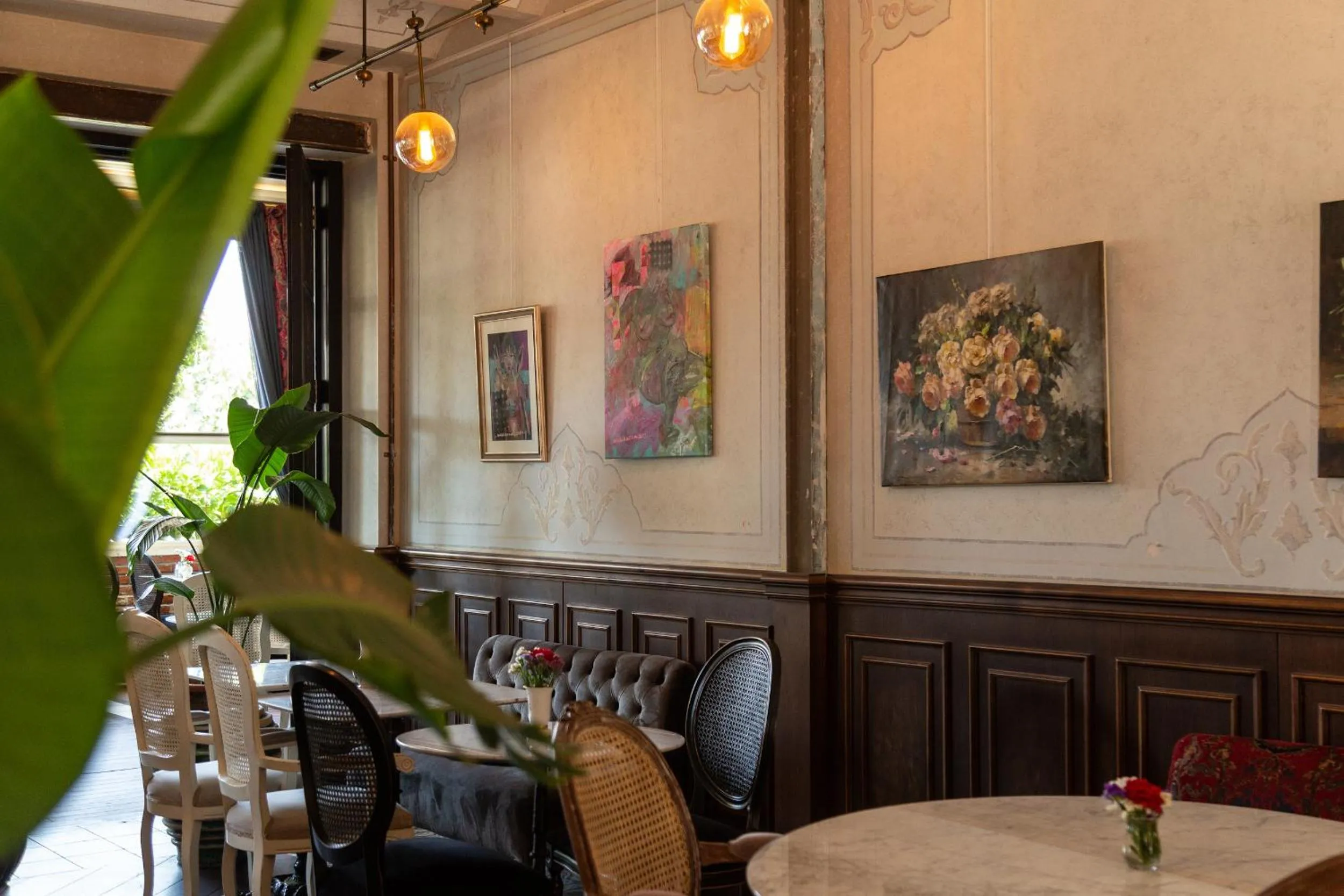 Restaurant/places to eat in Meroddi Barnathan Hotel