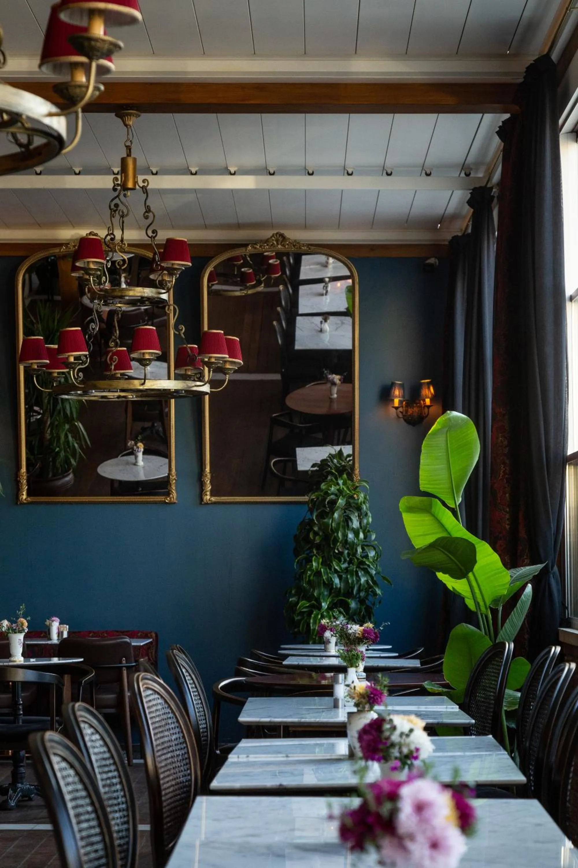 Restaurant/places to eat in Meroddi Barnathan Hotel