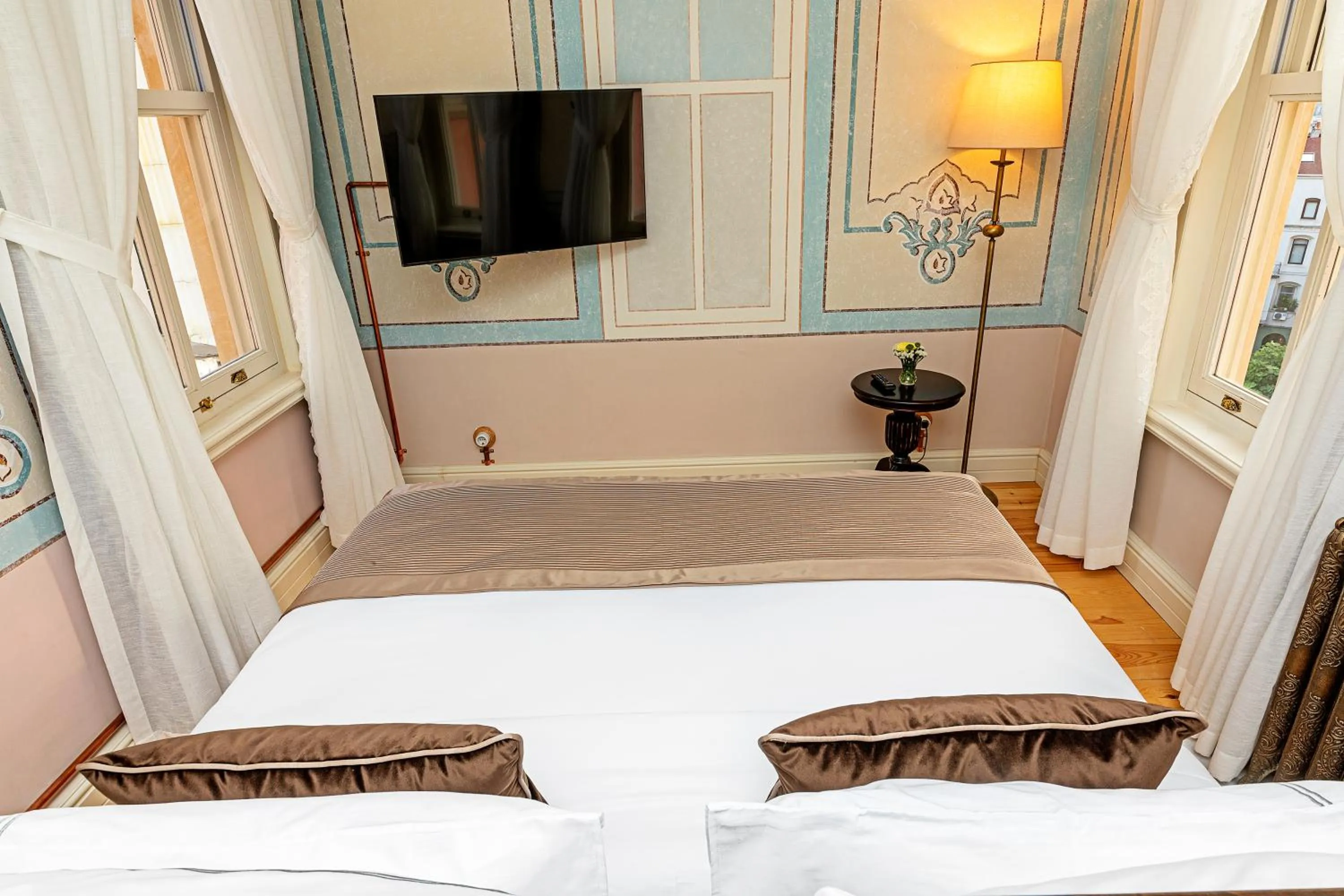 Photo of the whole room, Bed in Meroddi Barnathan Hotel