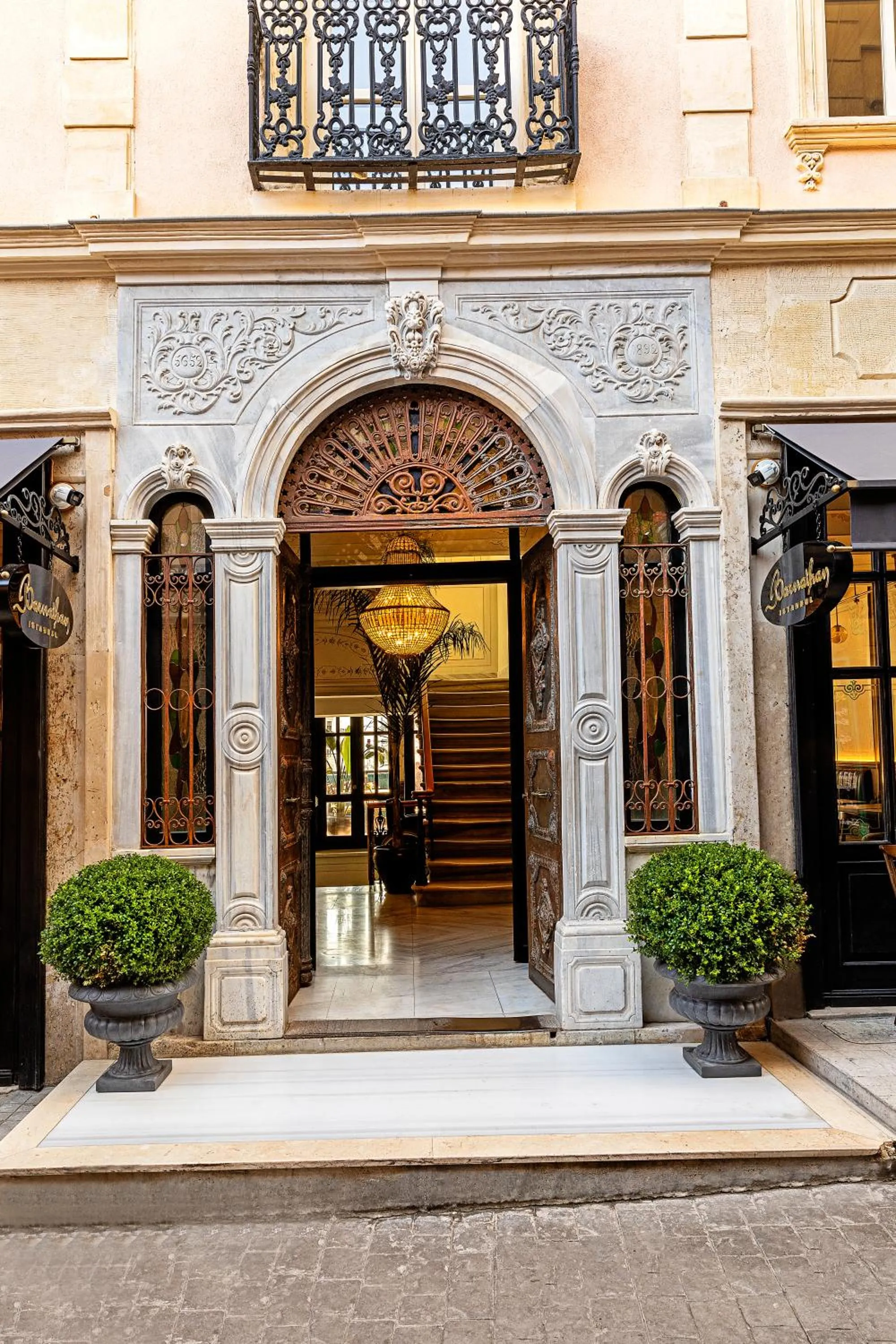 Property building in Meroddi Barnathan Hotel