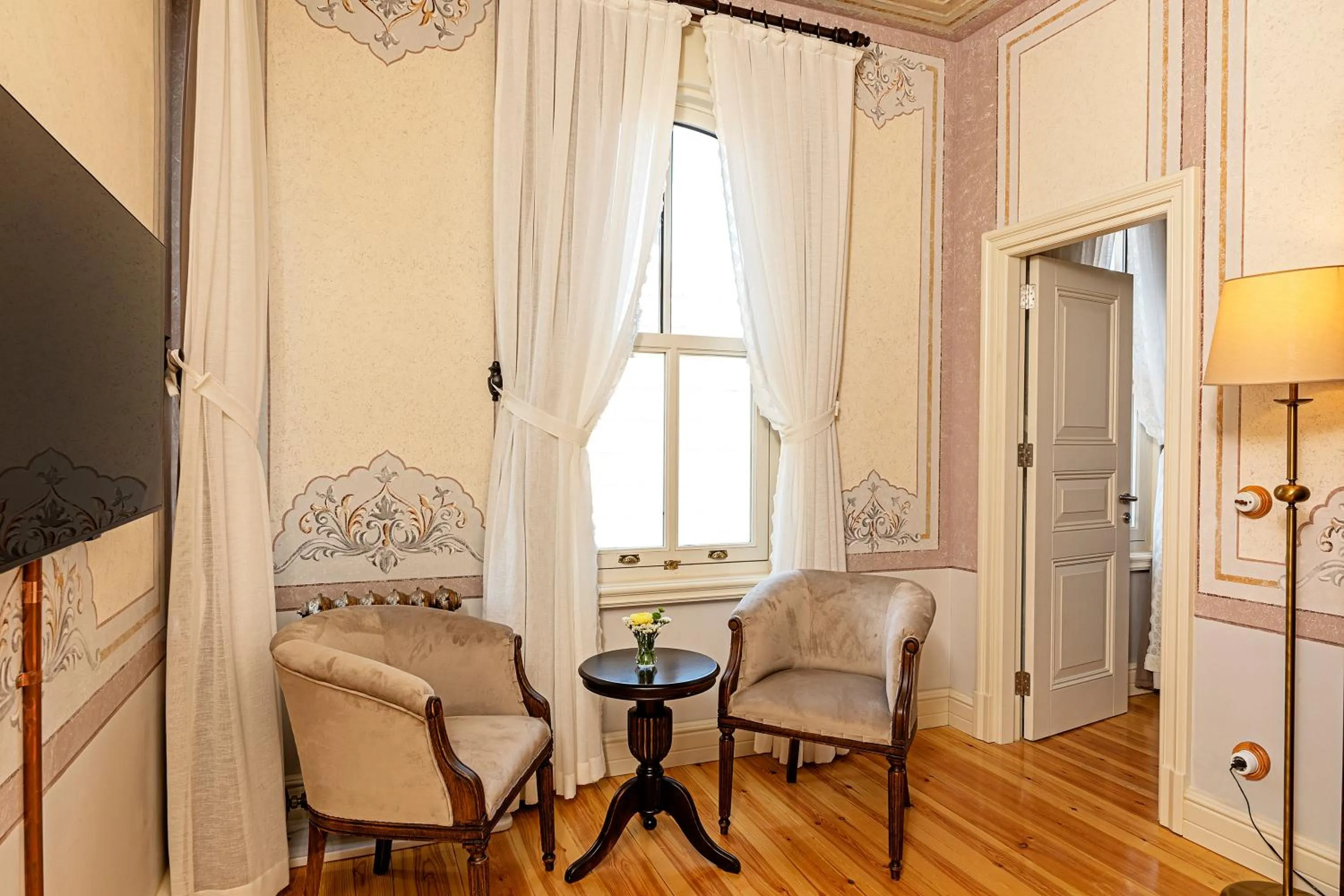 Seating area in Meroddi Barnathan Hotel