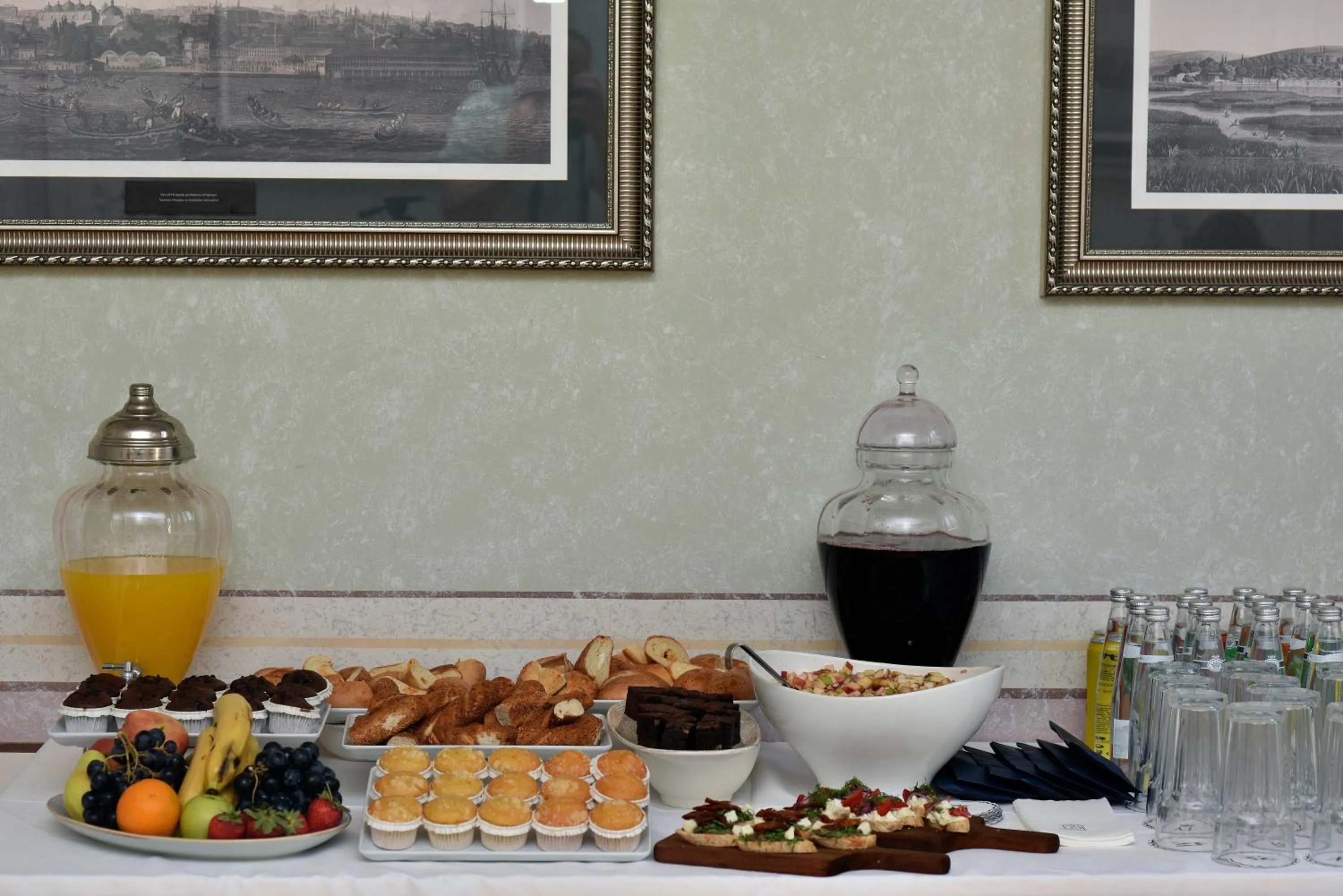 Property building in Meroddi Barnathan Hotel