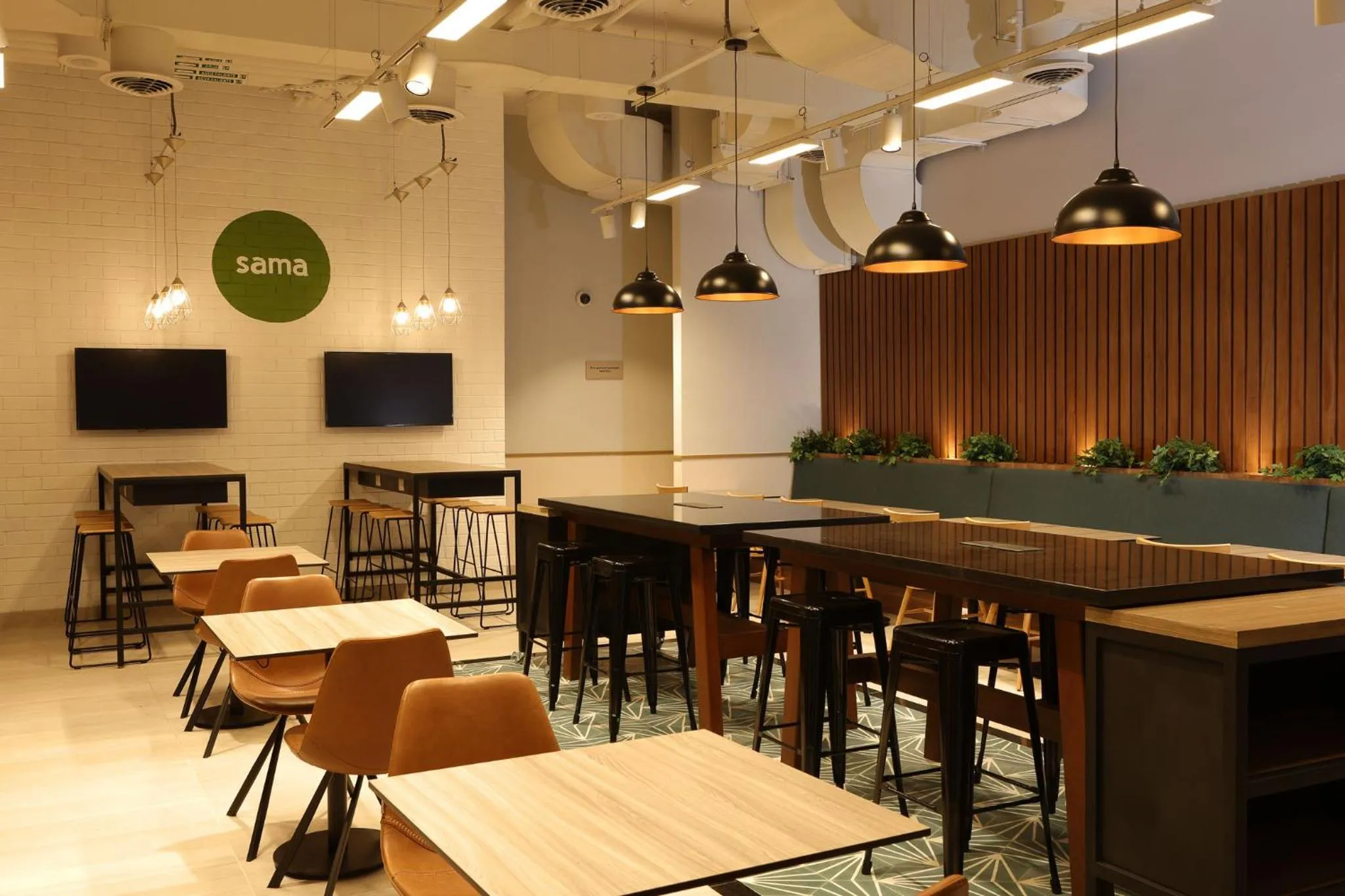 Restaurant/places to eat in Casa Andina Standard Benavides