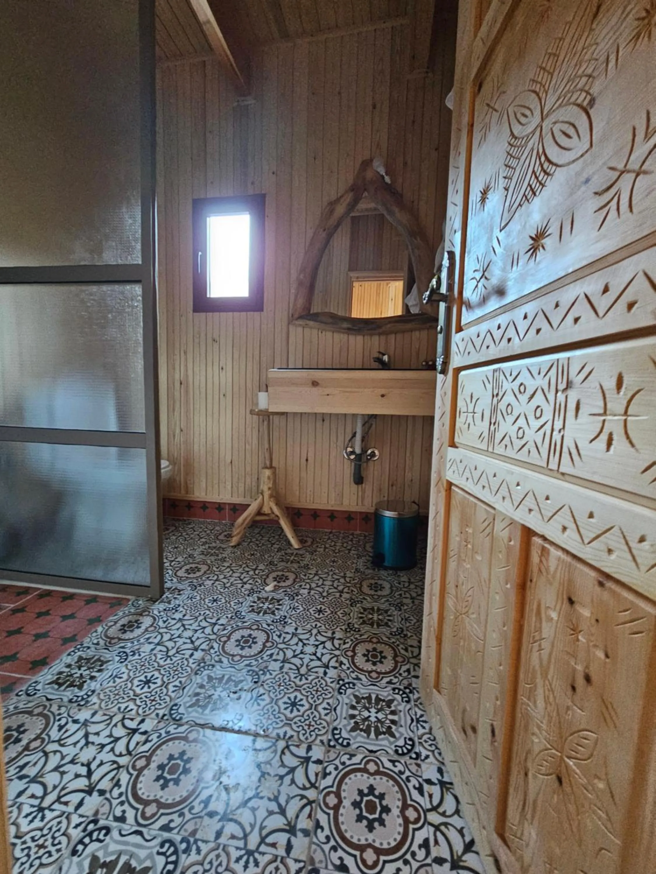 Shower in Jnane Karma