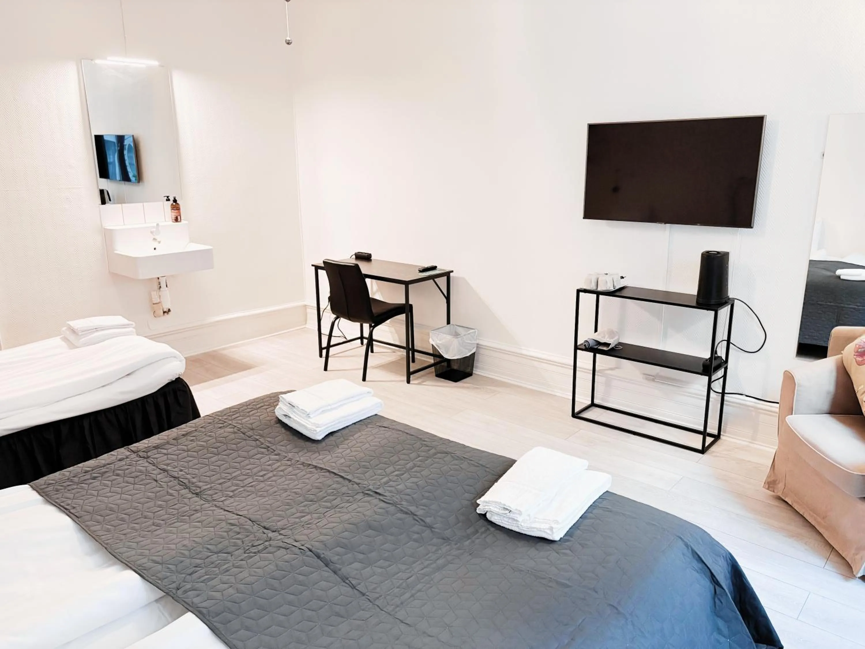 Photo of the whole room, Bed in Hotel Lemonade