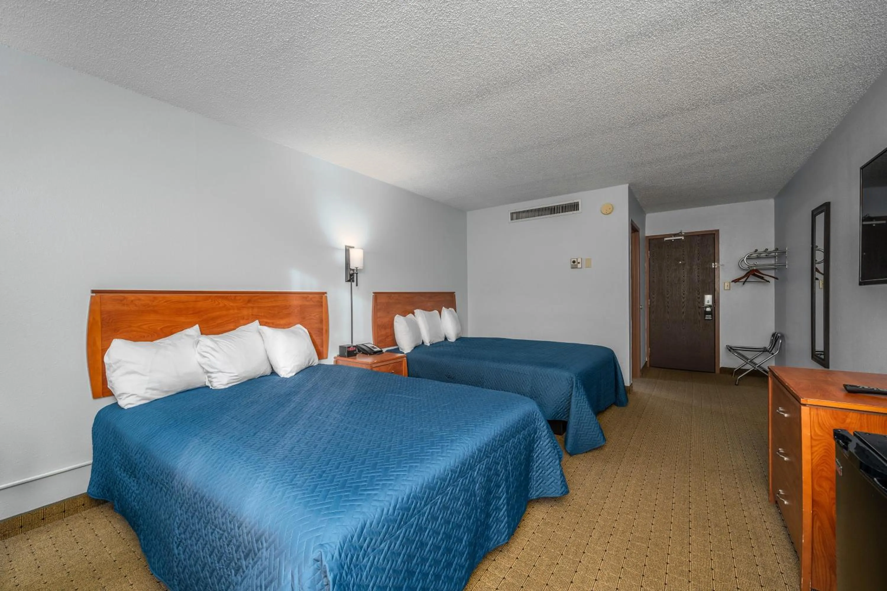 Photo of the whole room, Bed in The Dakota