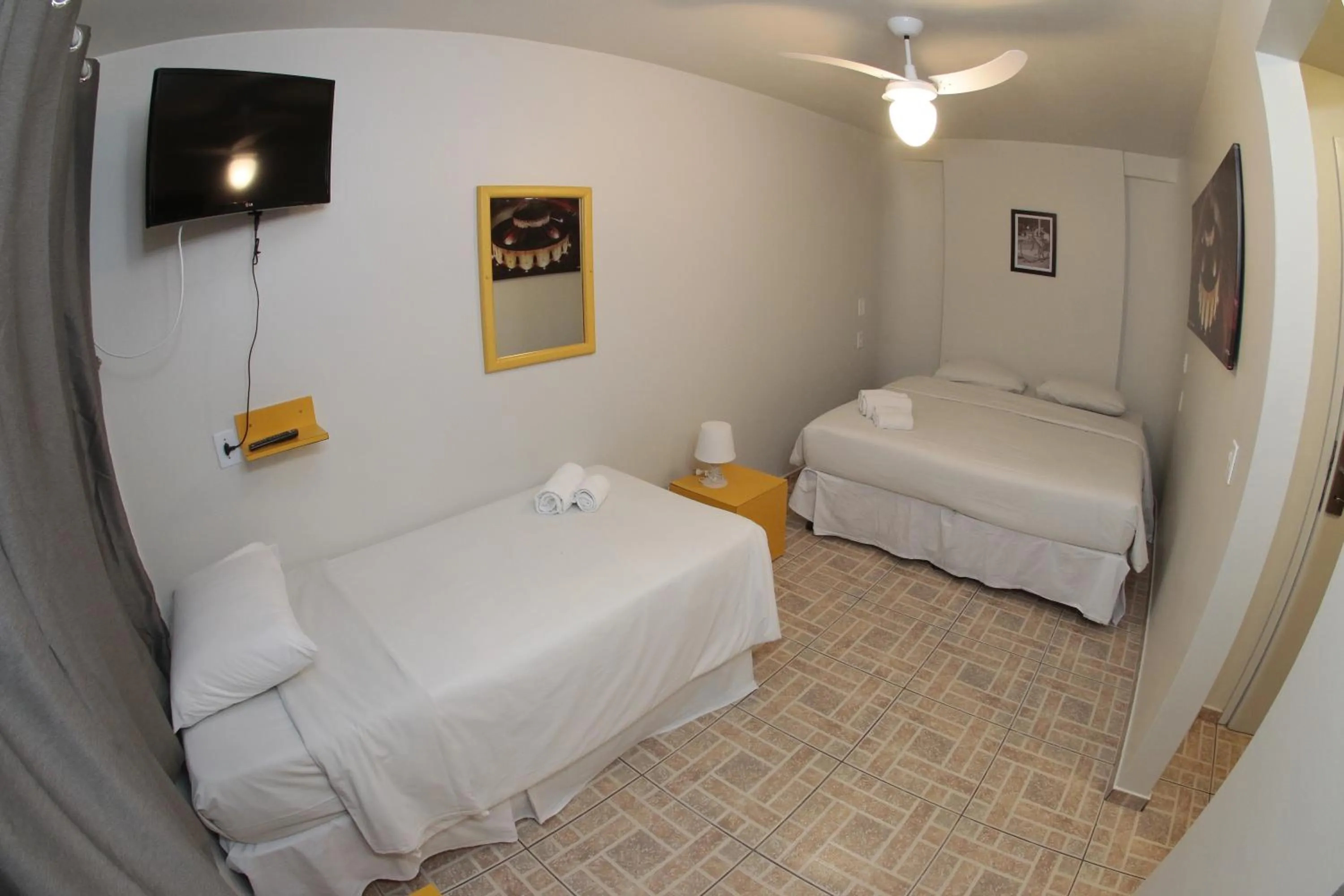 Photo of the whole room, Bed in Esquina Batel - Hotel Econômico
