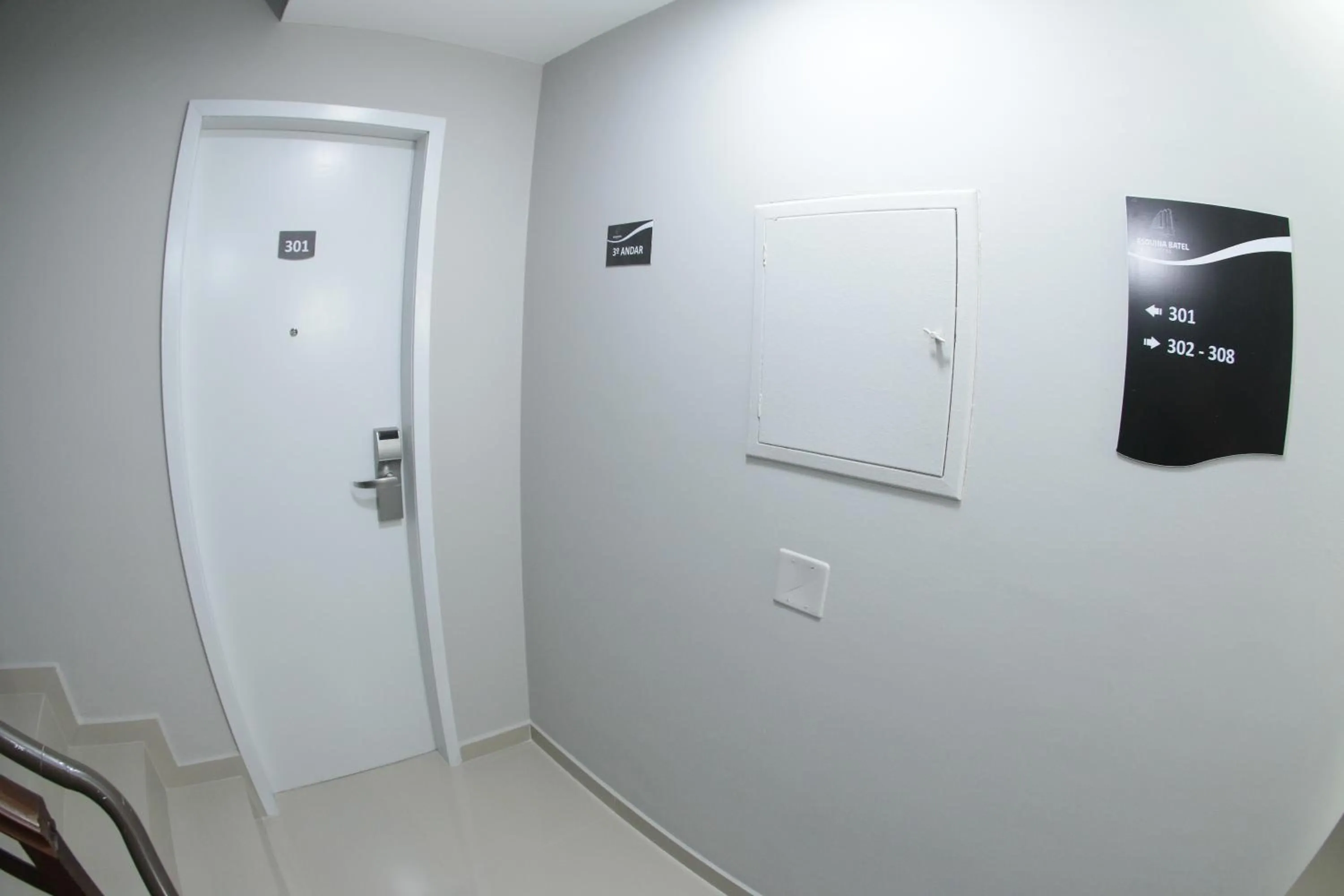 Decorative detail in Esquina Batel - Hotel Econômico