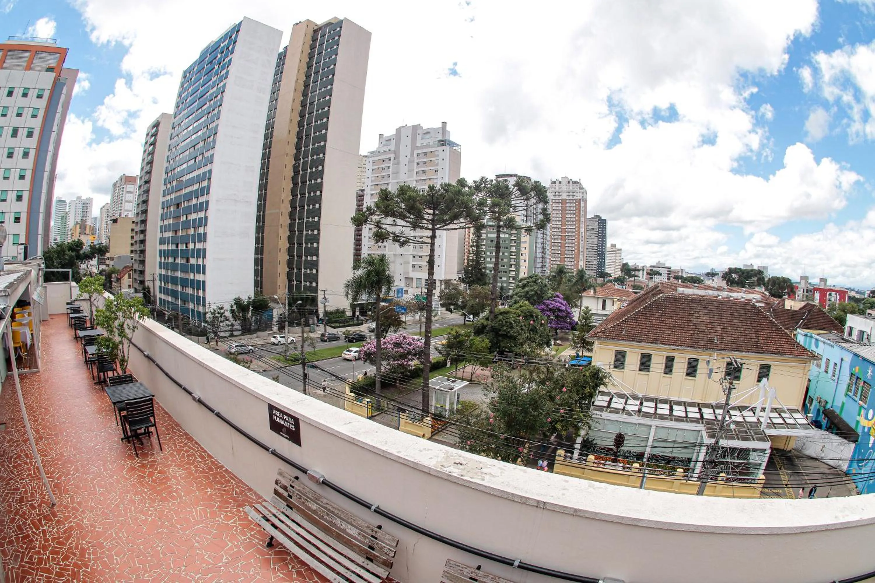 City view in Esquina Batel - Hotel Econômico