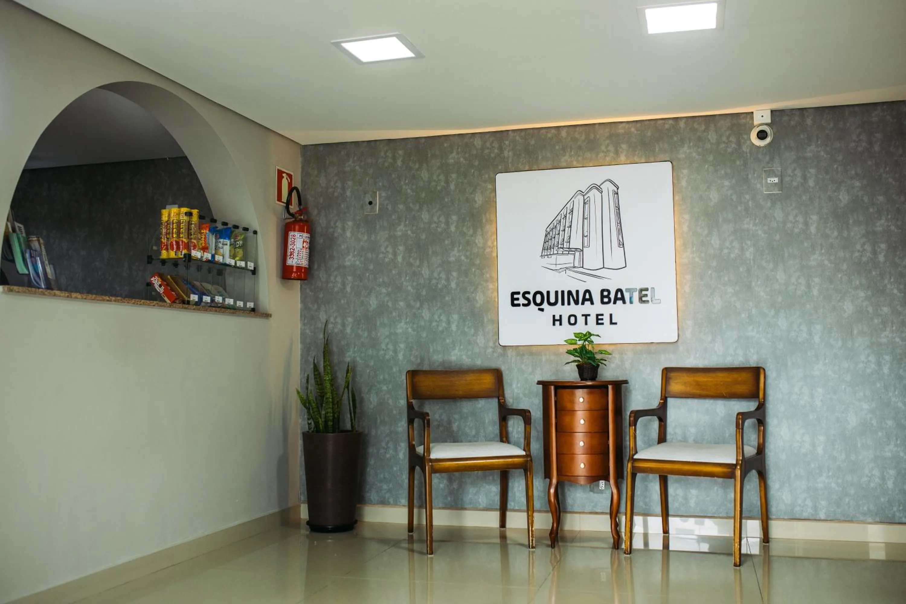 Esquina Batel - Hotel Econômico