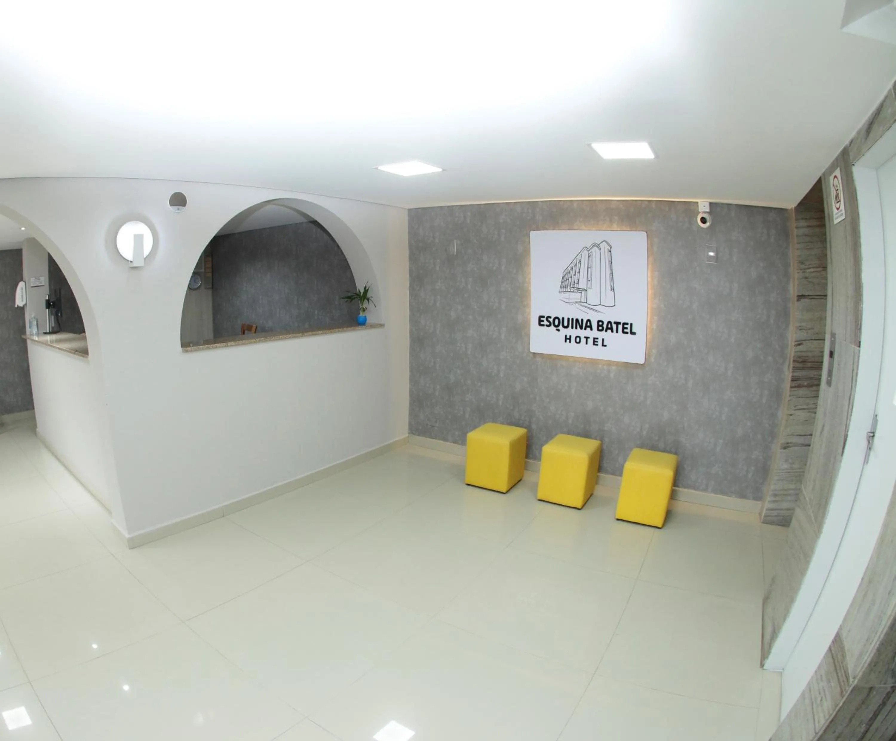 Lobby or reception in Esquina Batel - Hotel Econômico