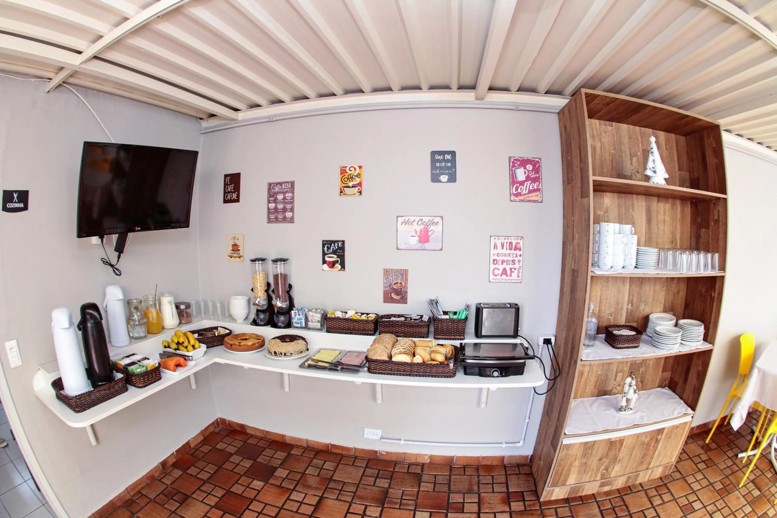 Breakfast in Esquina Batel - Hotel Econômico