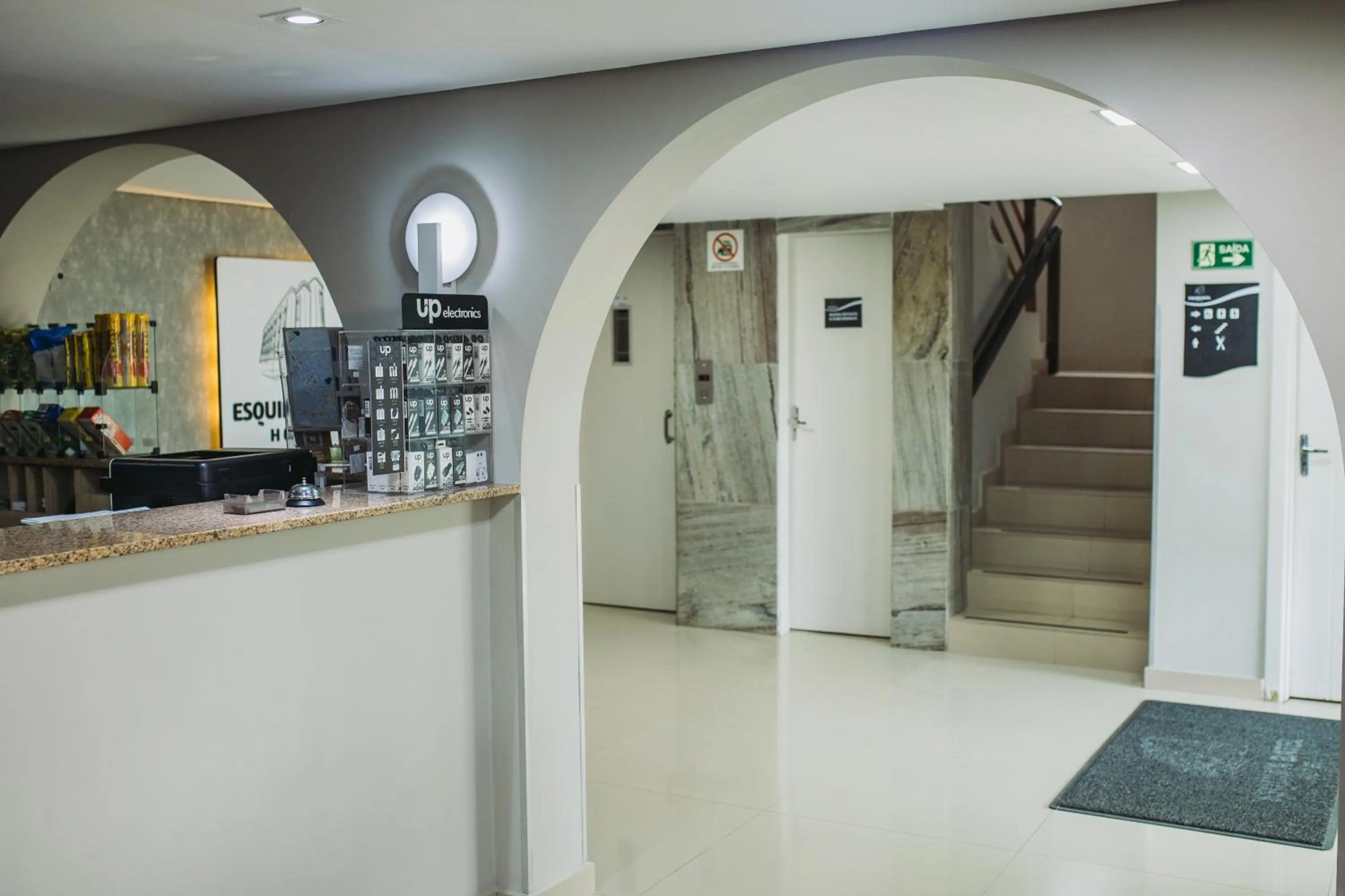 Esquina Batel - Hotel Econômico