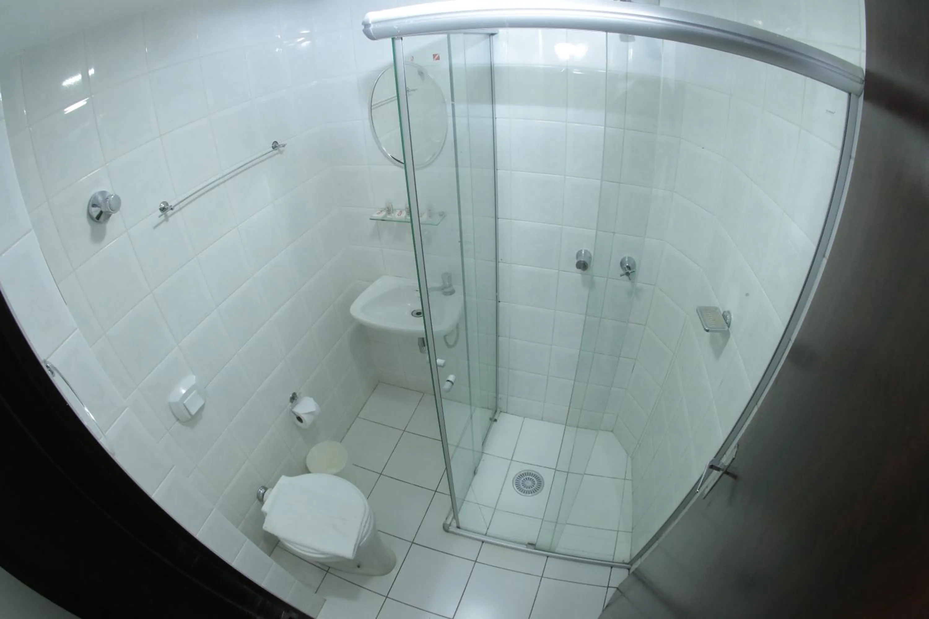 Bathroom in Esquina Batel - Hotel Econômico