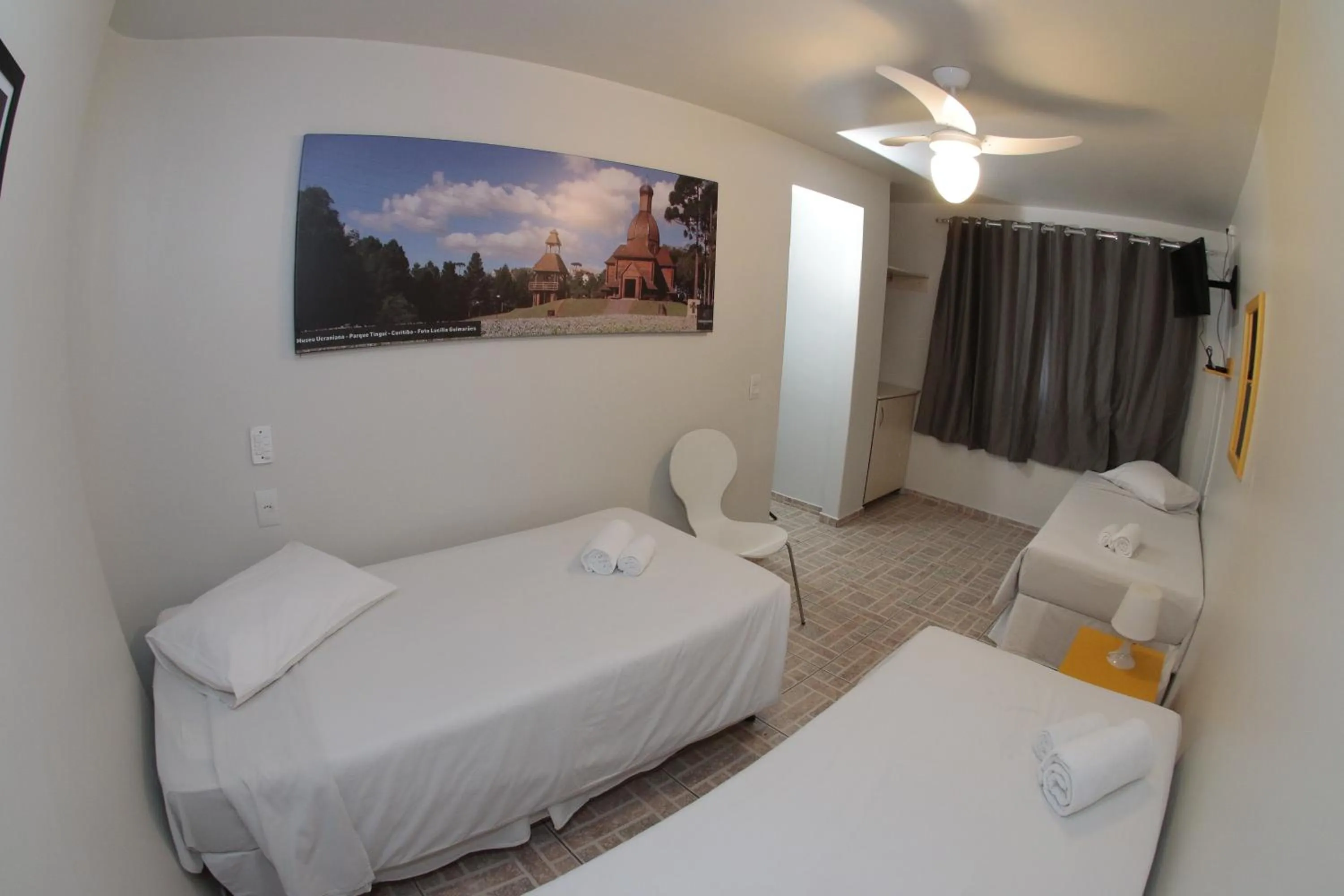 Photo of the whole room, Bed in Esquina Batel - Hotel Econômico