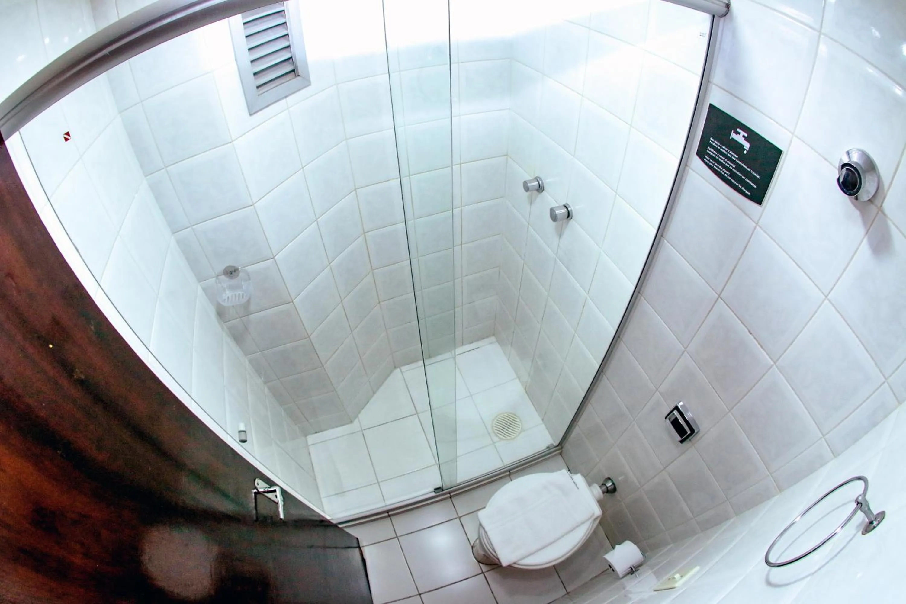 Bathroom in Esquina Batel - Hotel Econômico