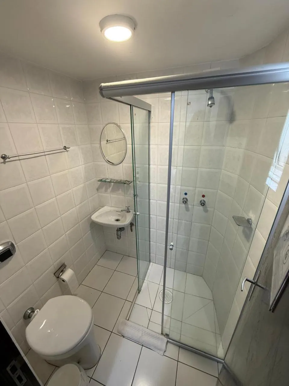 Bathroom in Esquina Batel - Hotel Econômico