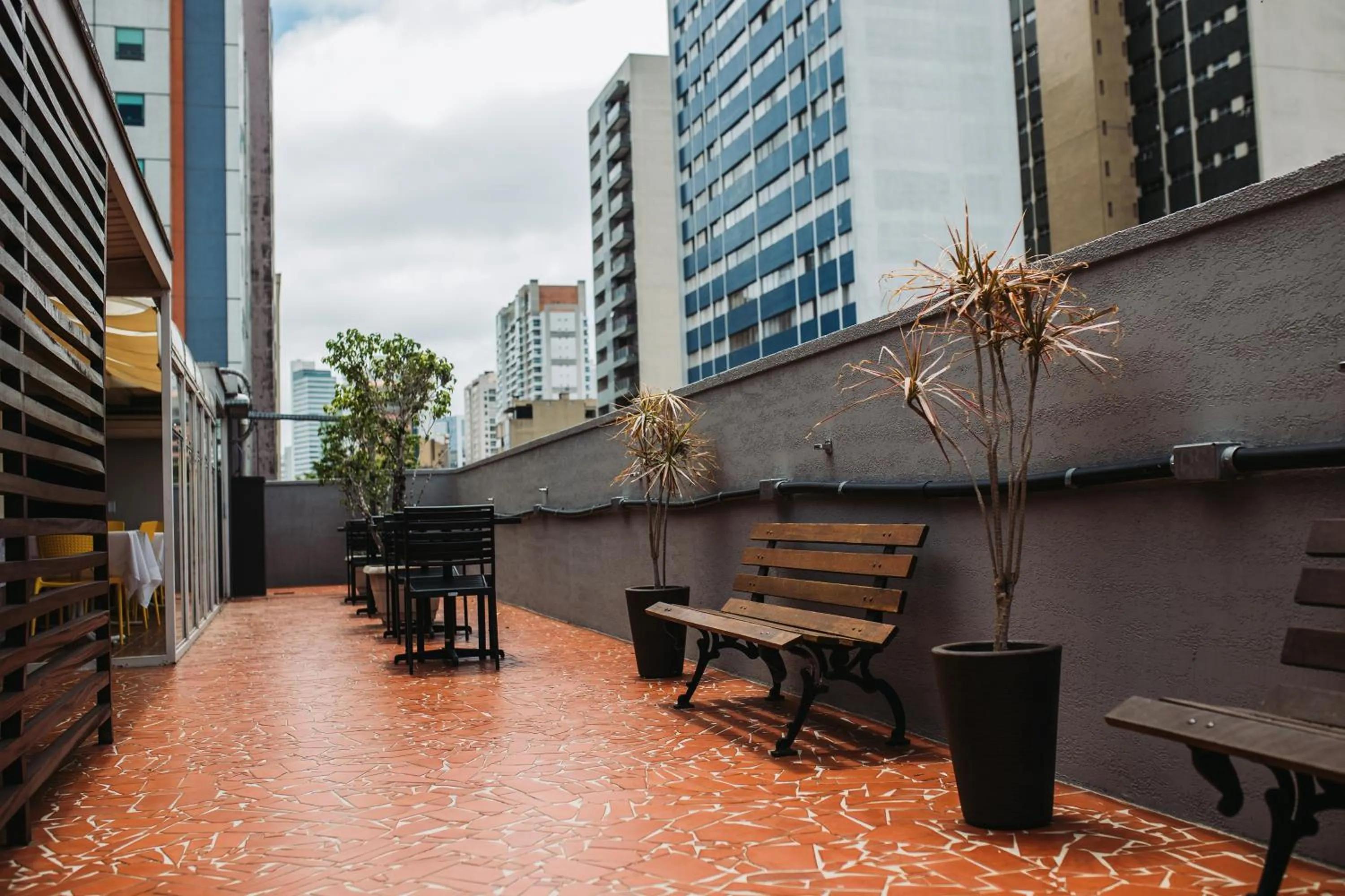 Esquina Batel - Hotel Econômico