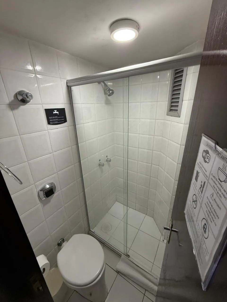 Bathroom in Esquina Batel - Hotel Econômico