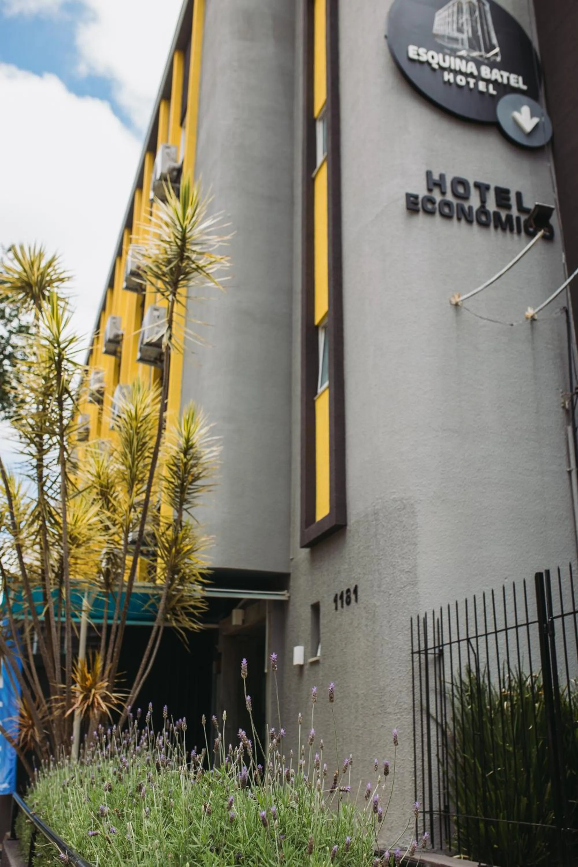 Esquina Batel - Hotel Econômico