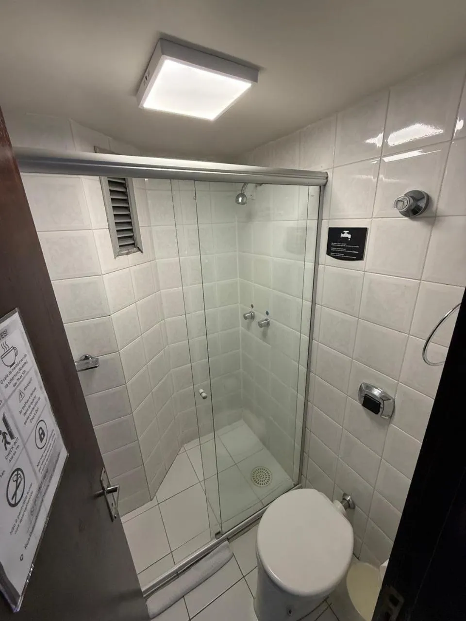 Bathroom in Esquina Batel - Hotel Econômico