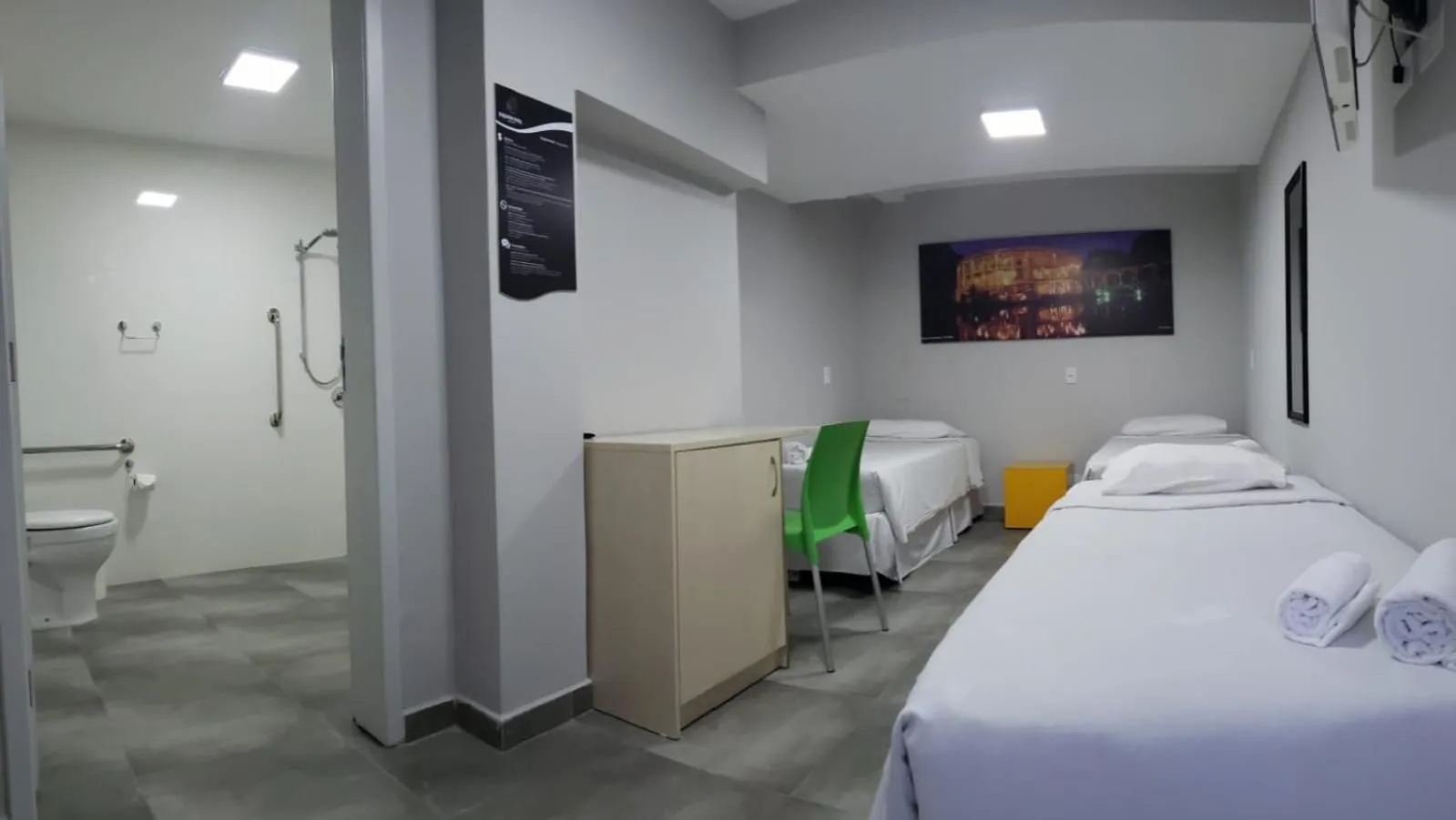 Bedroom, Bed in Esquina Batel - Hotel Econômico