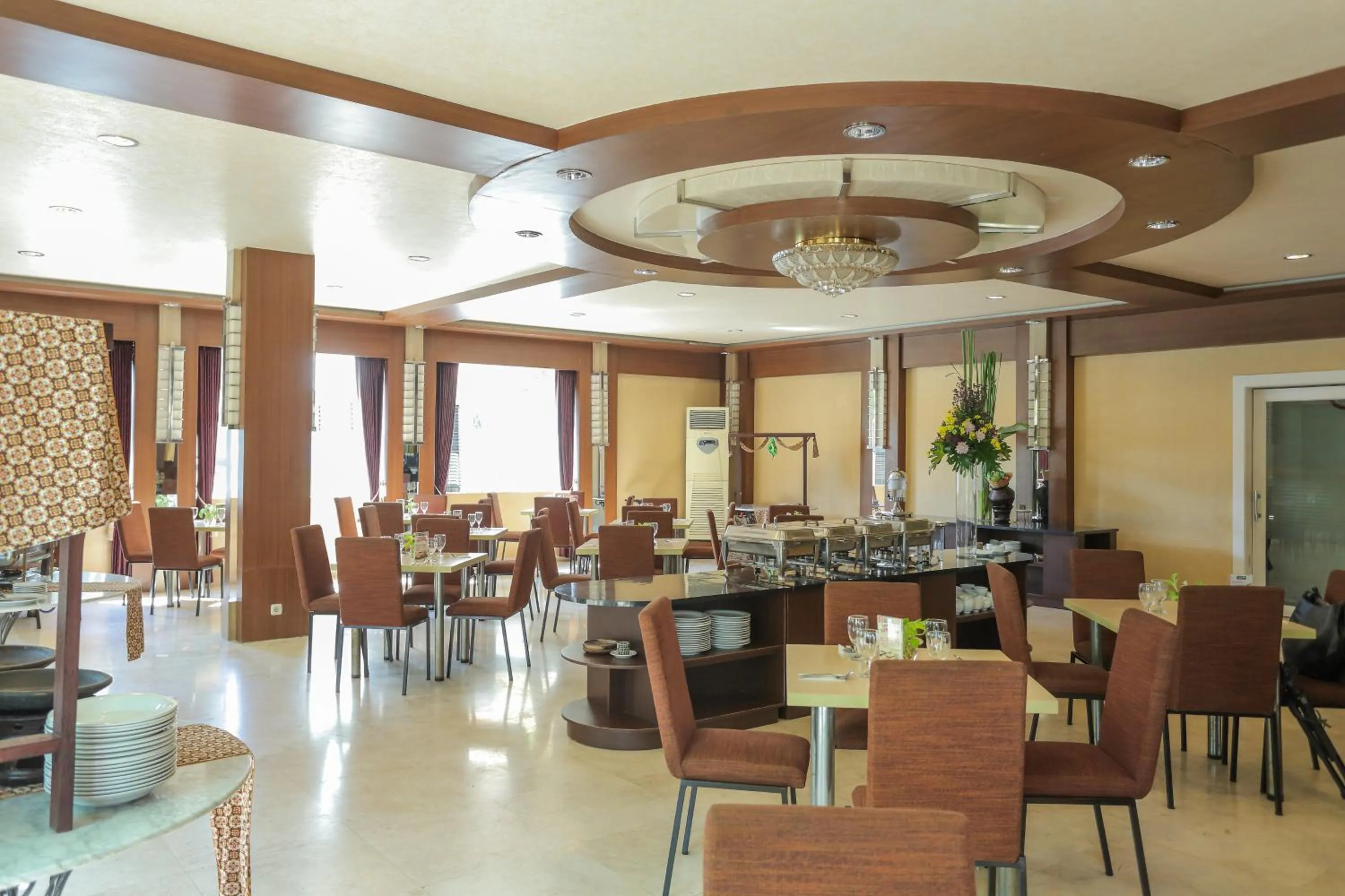 Restaurant/places to eat in Country Heritage Hotel