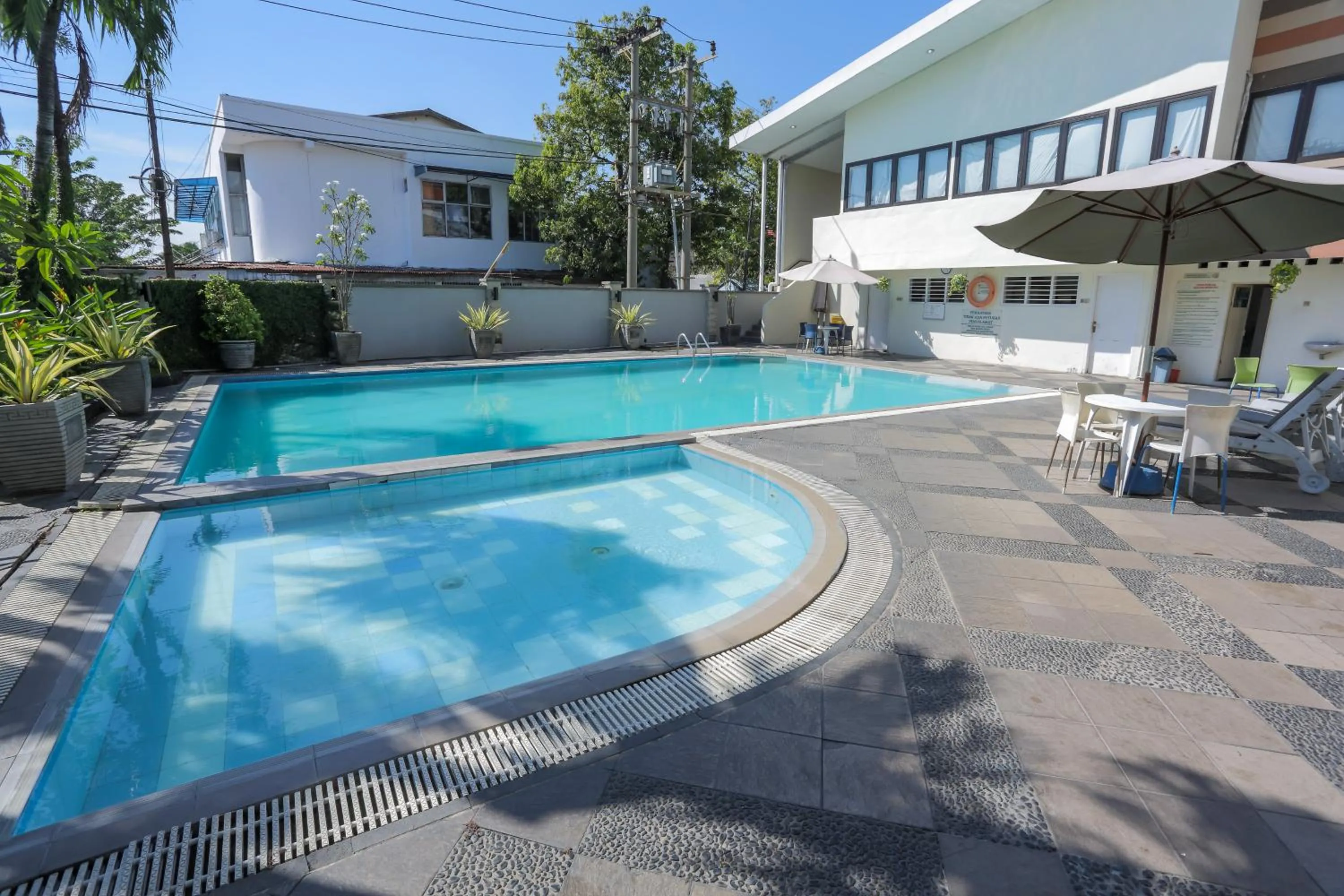 Restaurant/places to eat in Country Heritage Hotel