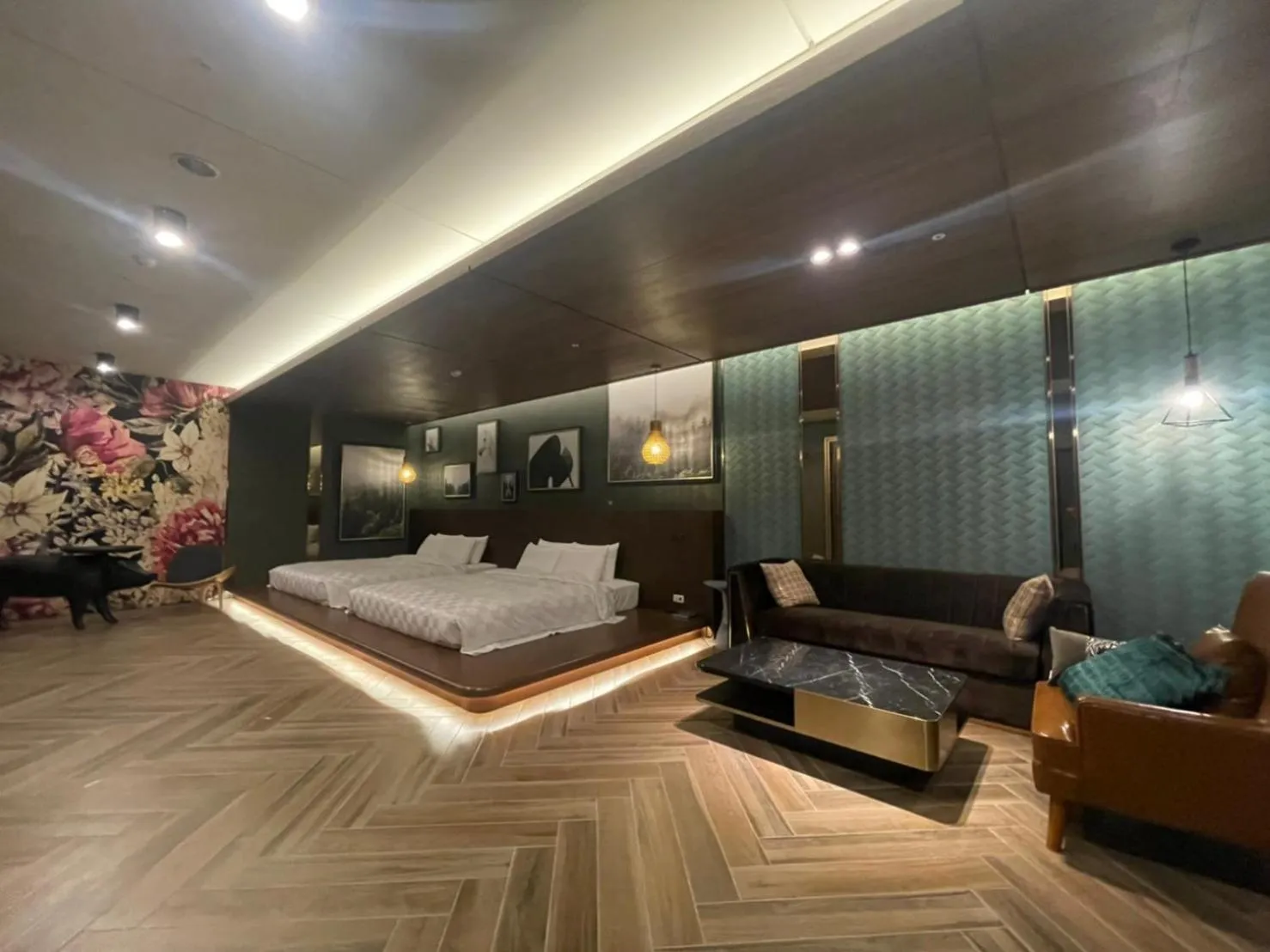 Photo of the whole room, Bed in Motel Lin