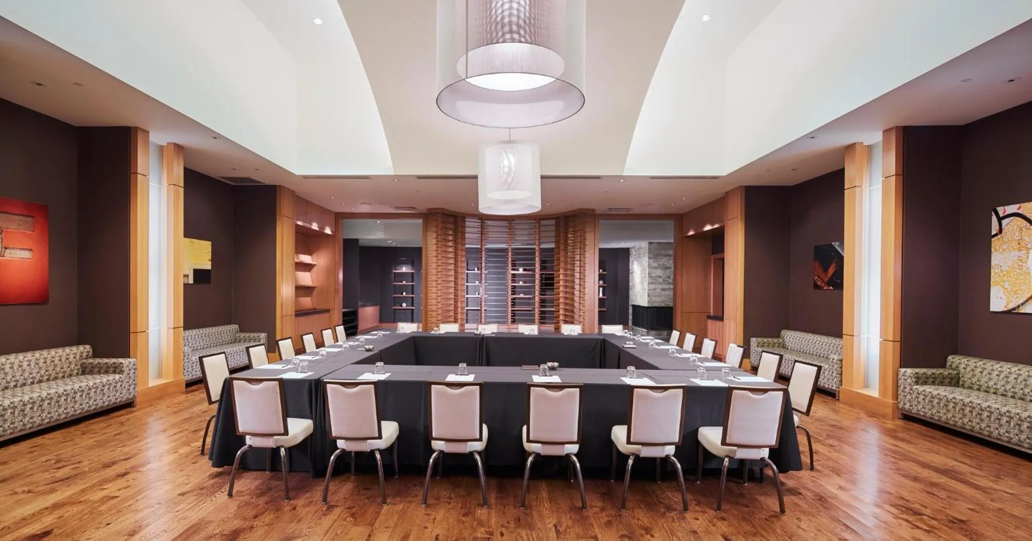 Meeting/conference room in Loews Chicago O'Hare Hotel