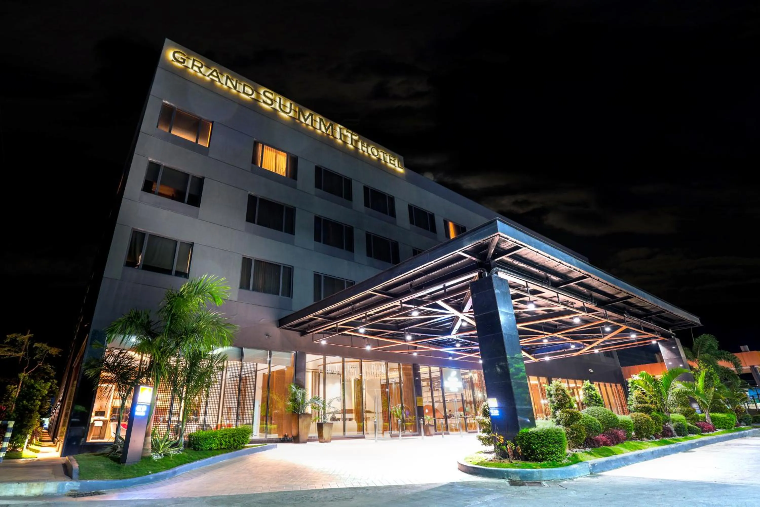 Facade/entrance in Grand Summit Hotel General Santos