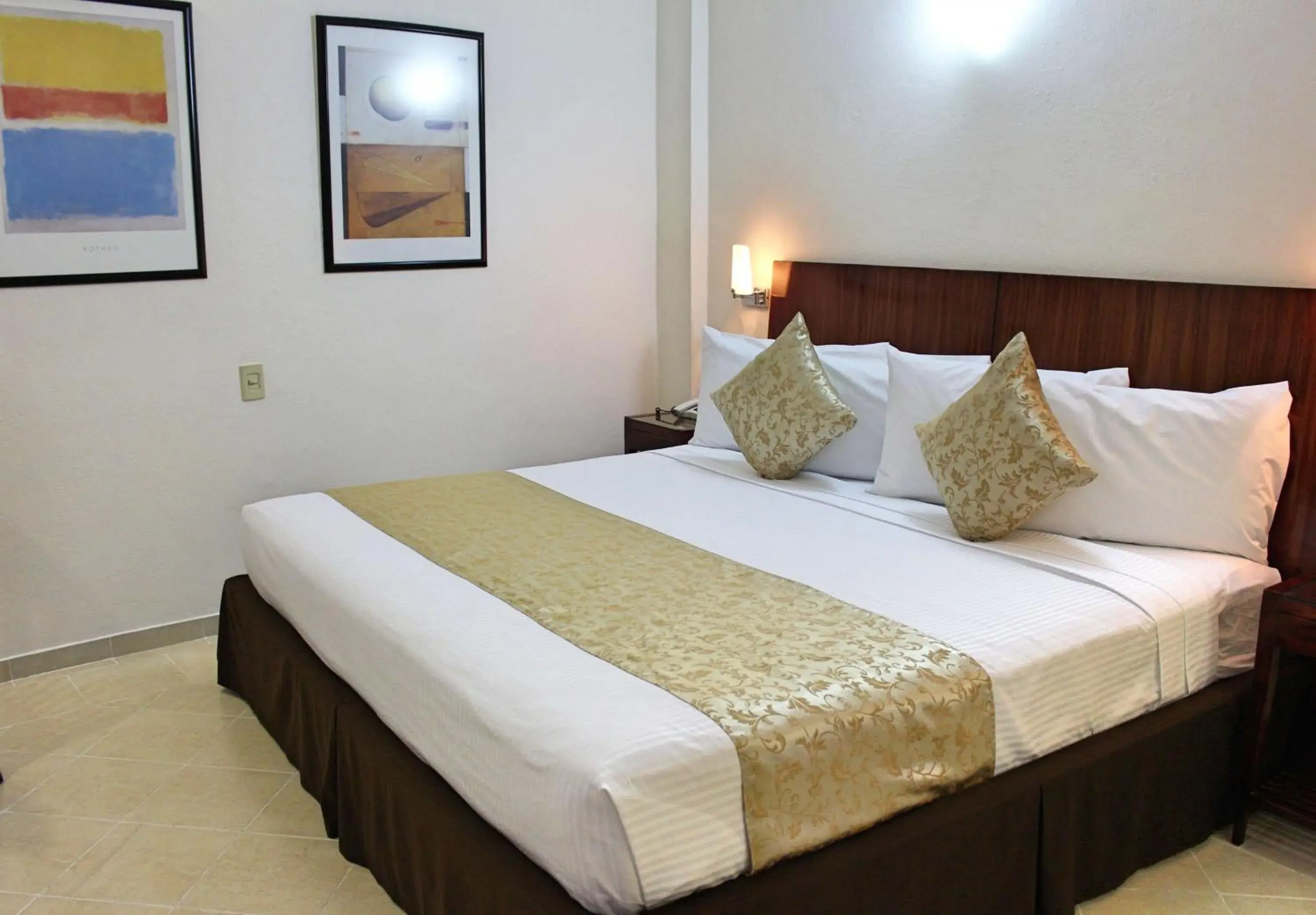 King Room in Best Western Taxco King Room in Best Western Taxco