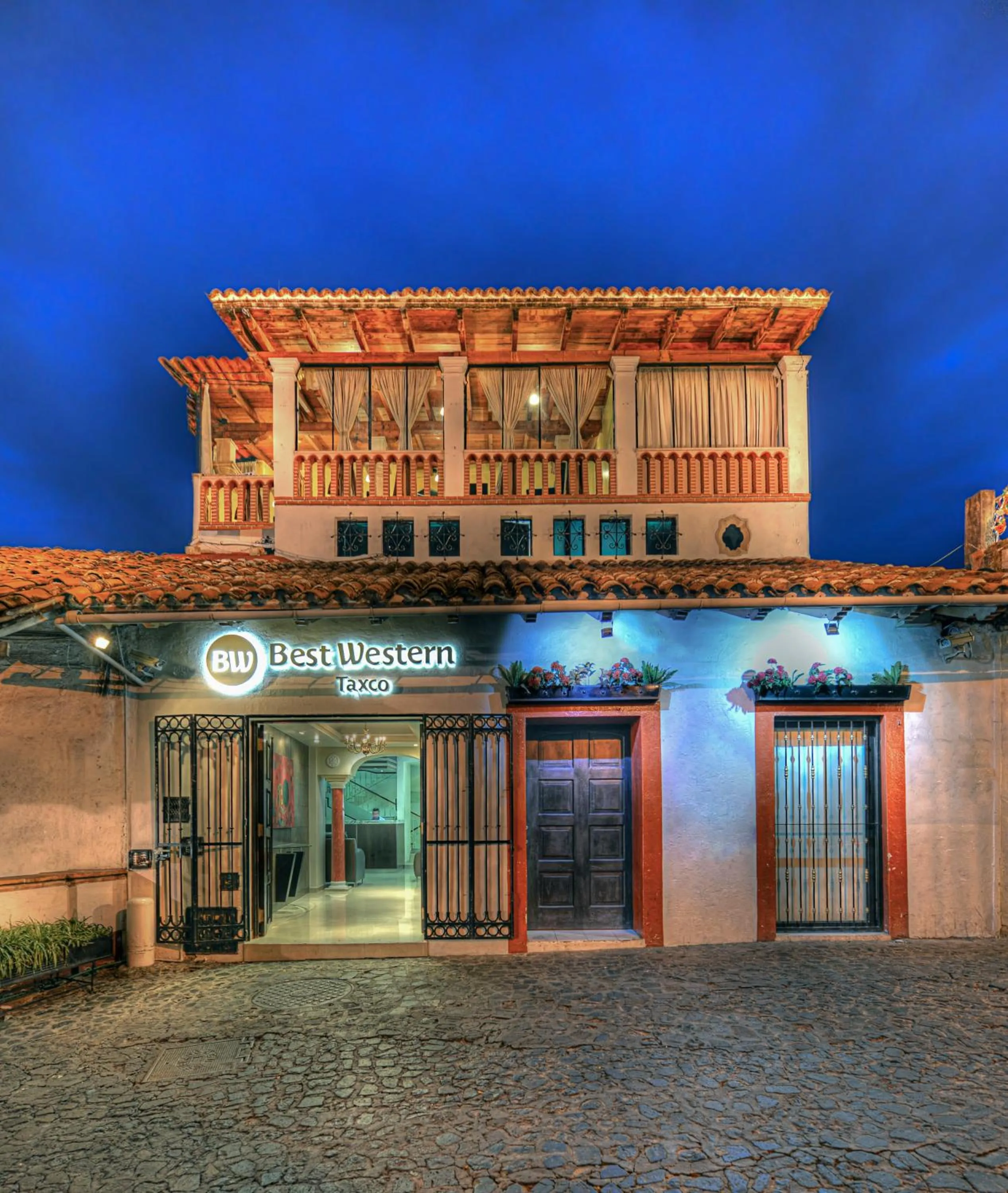 Facade/entrance in Best Western Taxco
