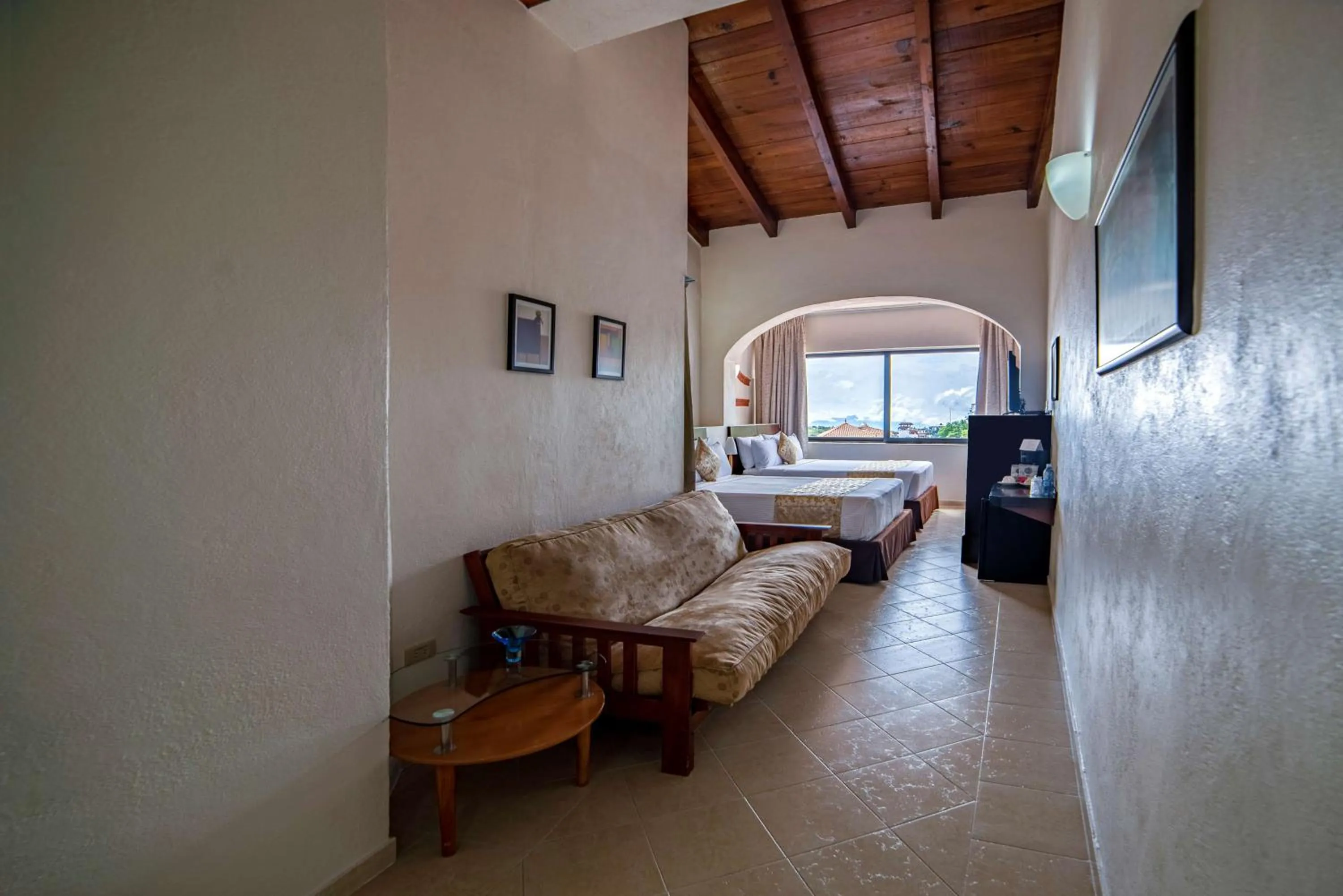 Photo of the whole room, Bed in Best Western Taxco