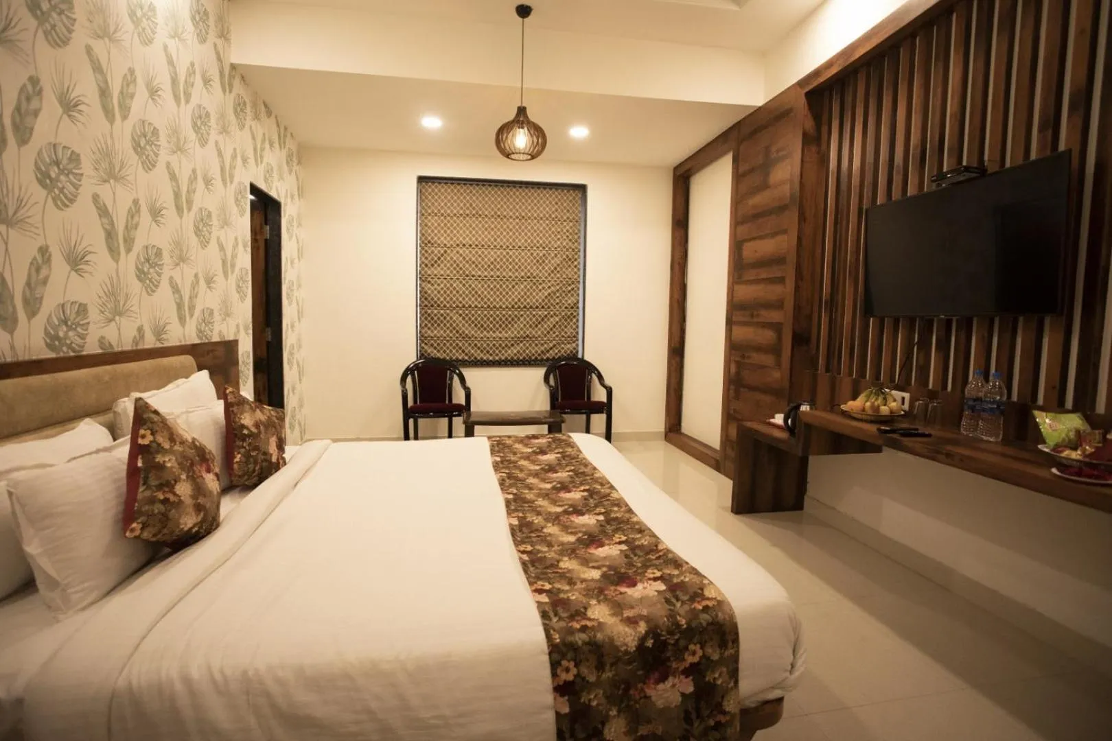 Bed in Hotel Bhairav Bagh with Swimming Pool