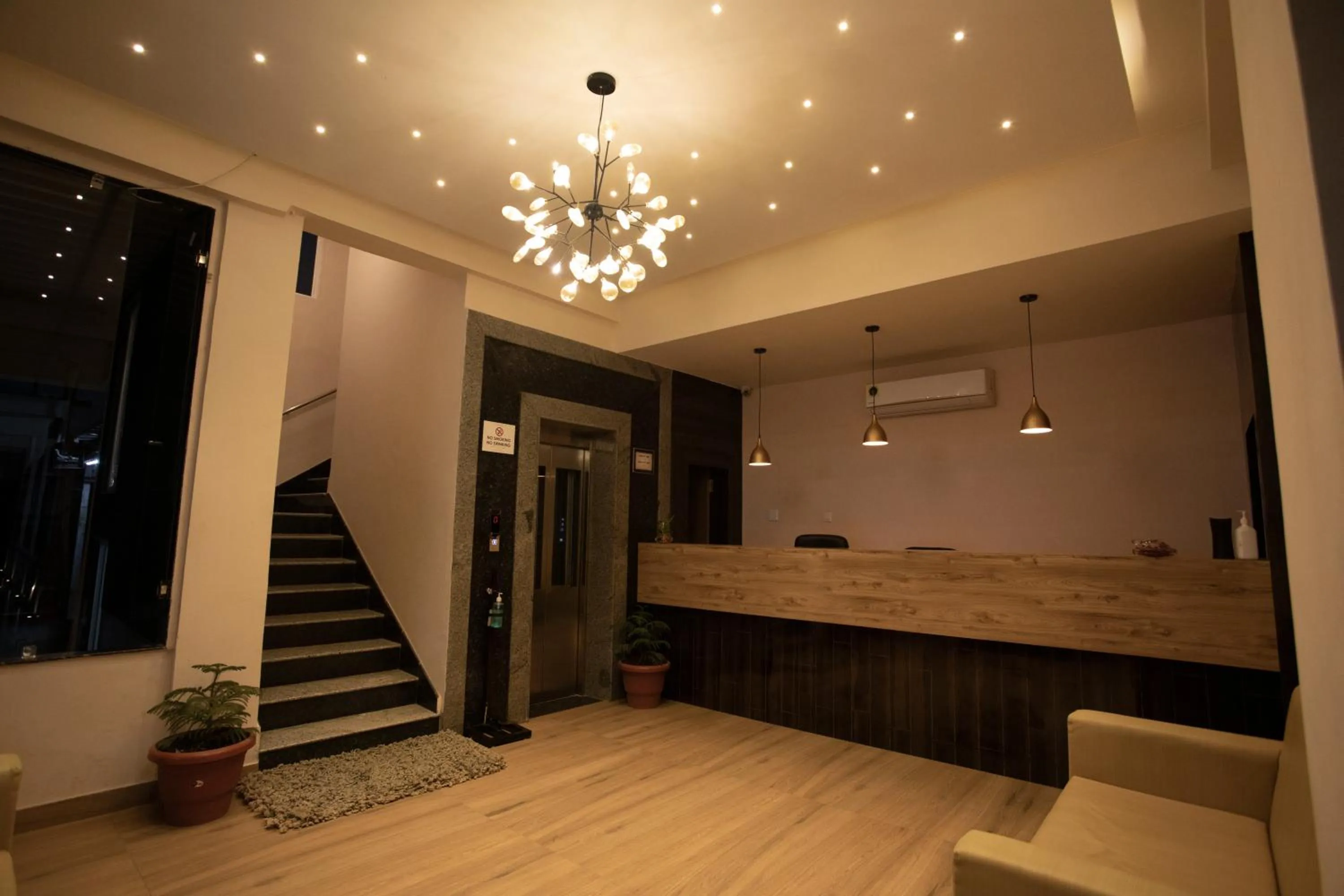 Lobby or reception in Hotel Bhairav Bagh with Swimming Pool