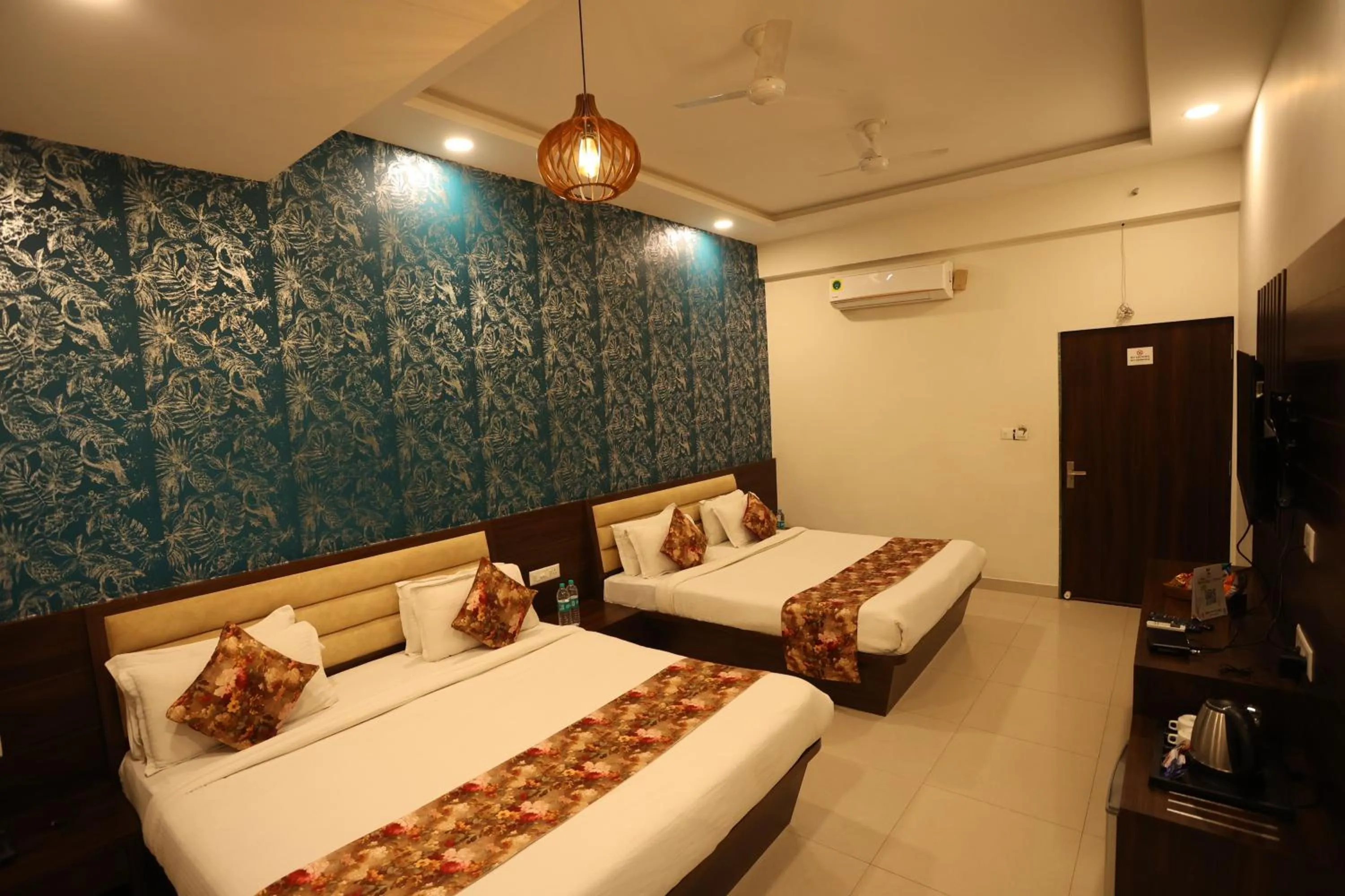 Bed in Hotel Bhairav Bagh with Swimming Pool