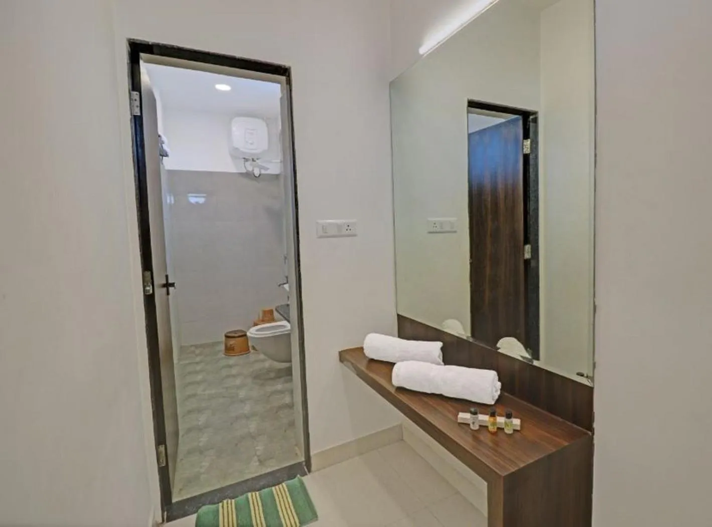 Shower in Hotel Bhairav Bagh with Swimming Pool