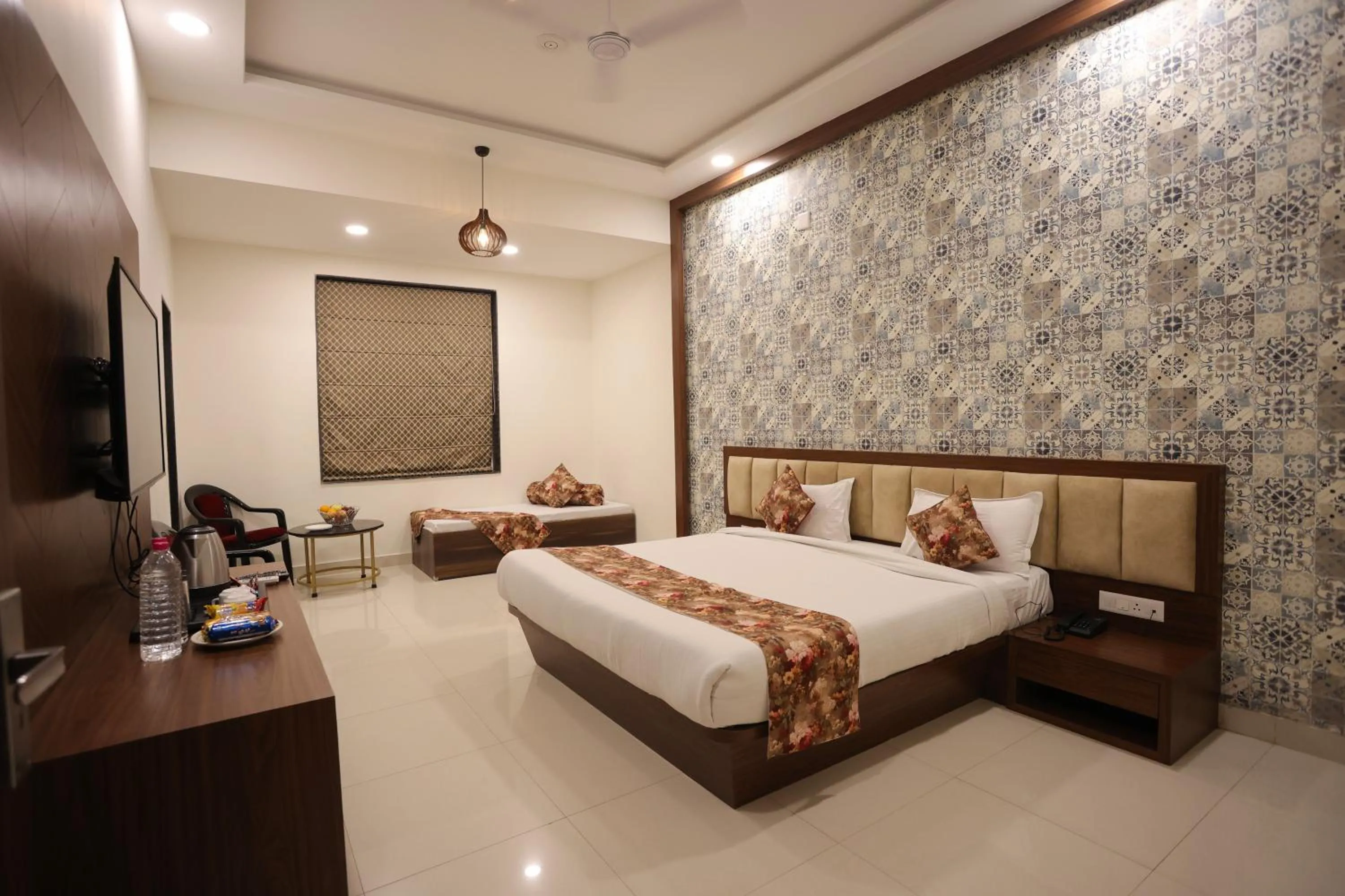 Bed in Hotel Bhairav Bagh with Swimming Pool