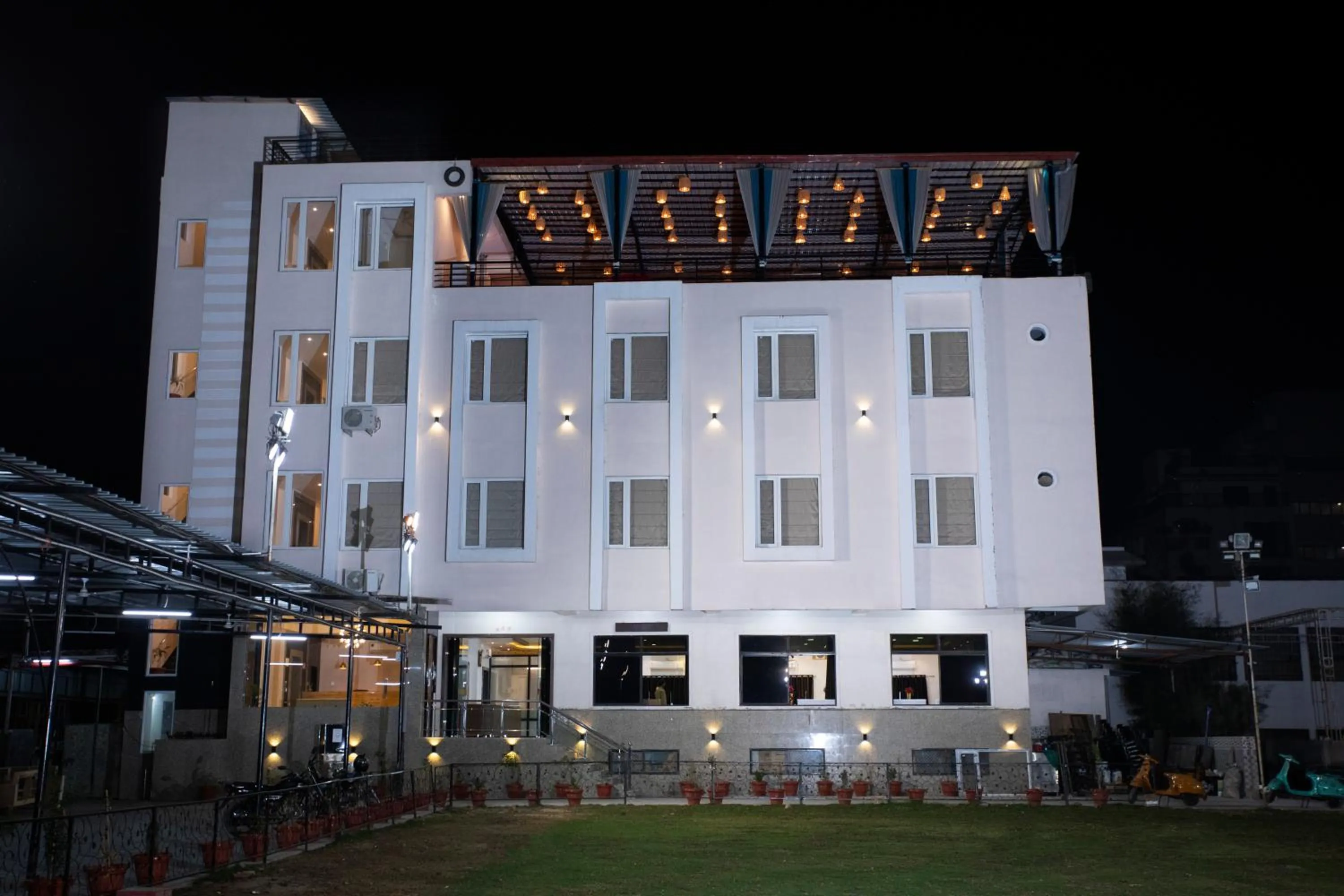 Property building in Hotel Bhairav Bagh with Swimming Pool