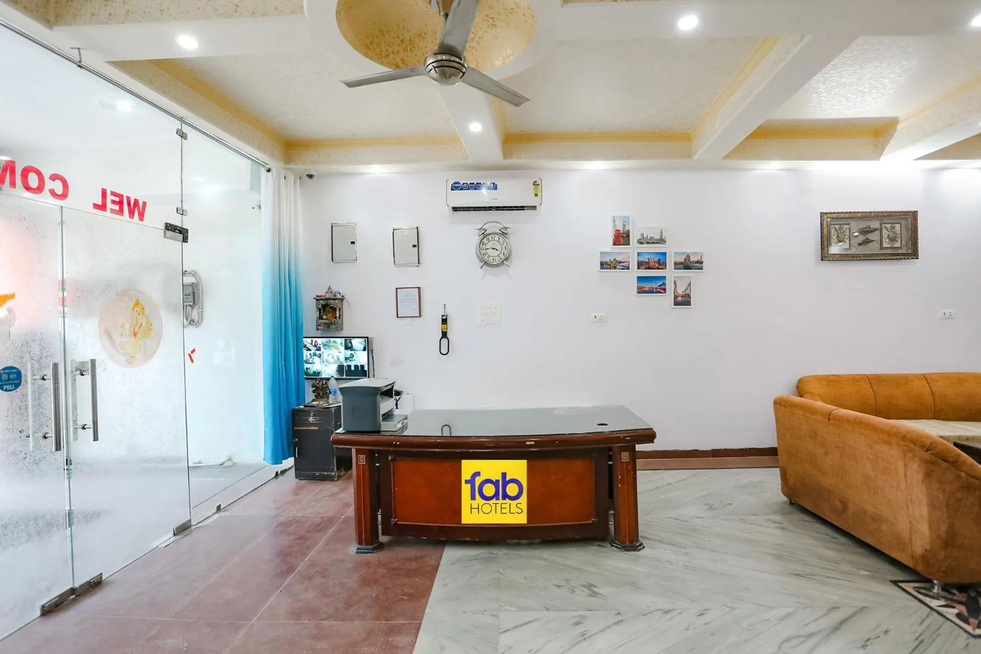 Lobby or reception in FabHotel Premium Rooms - Nr Yashobhoomi Convention Centre