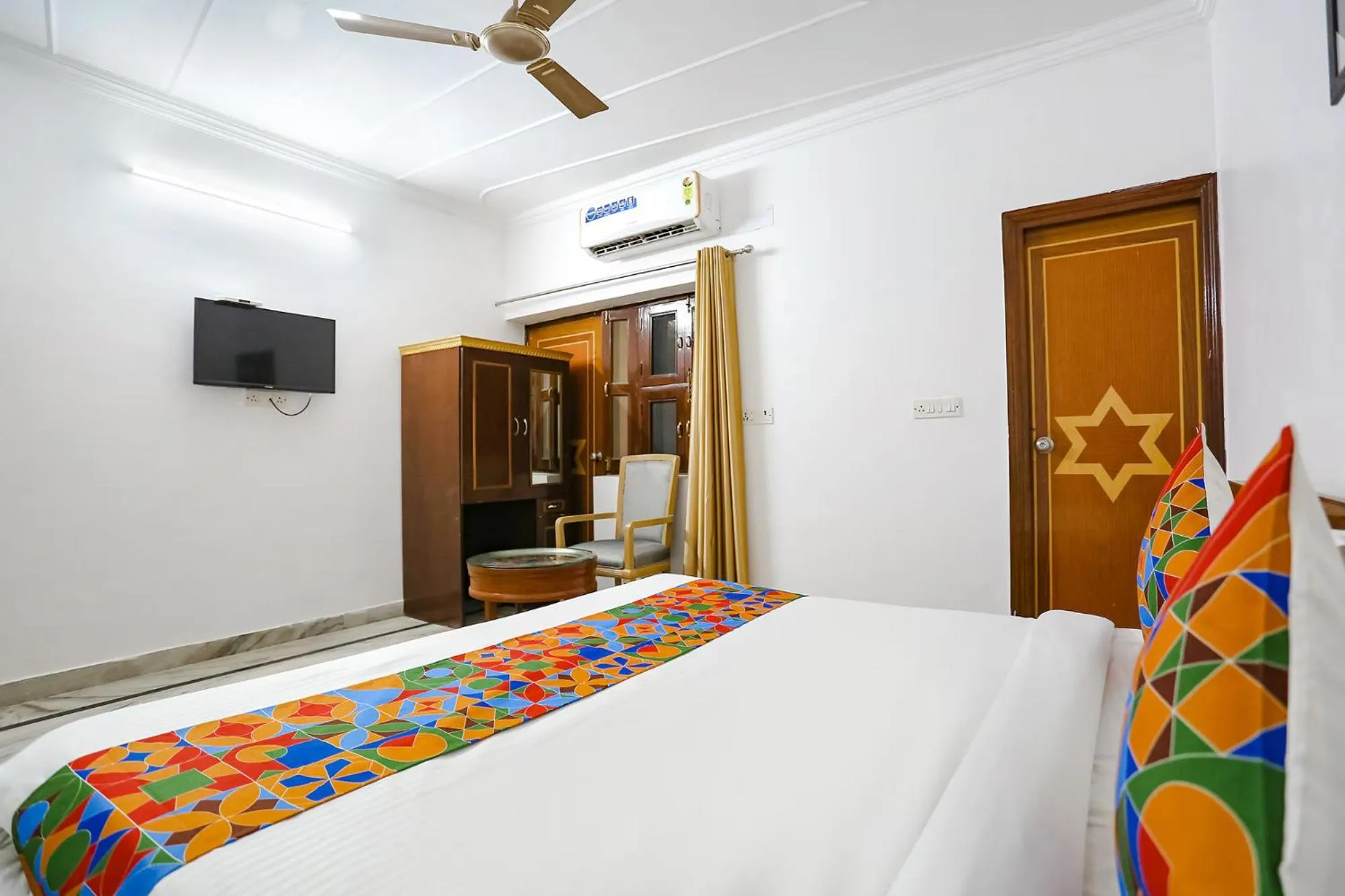 Bed in FabHotel Premium Rooms - Nr Yashobhoomi Convention Centre