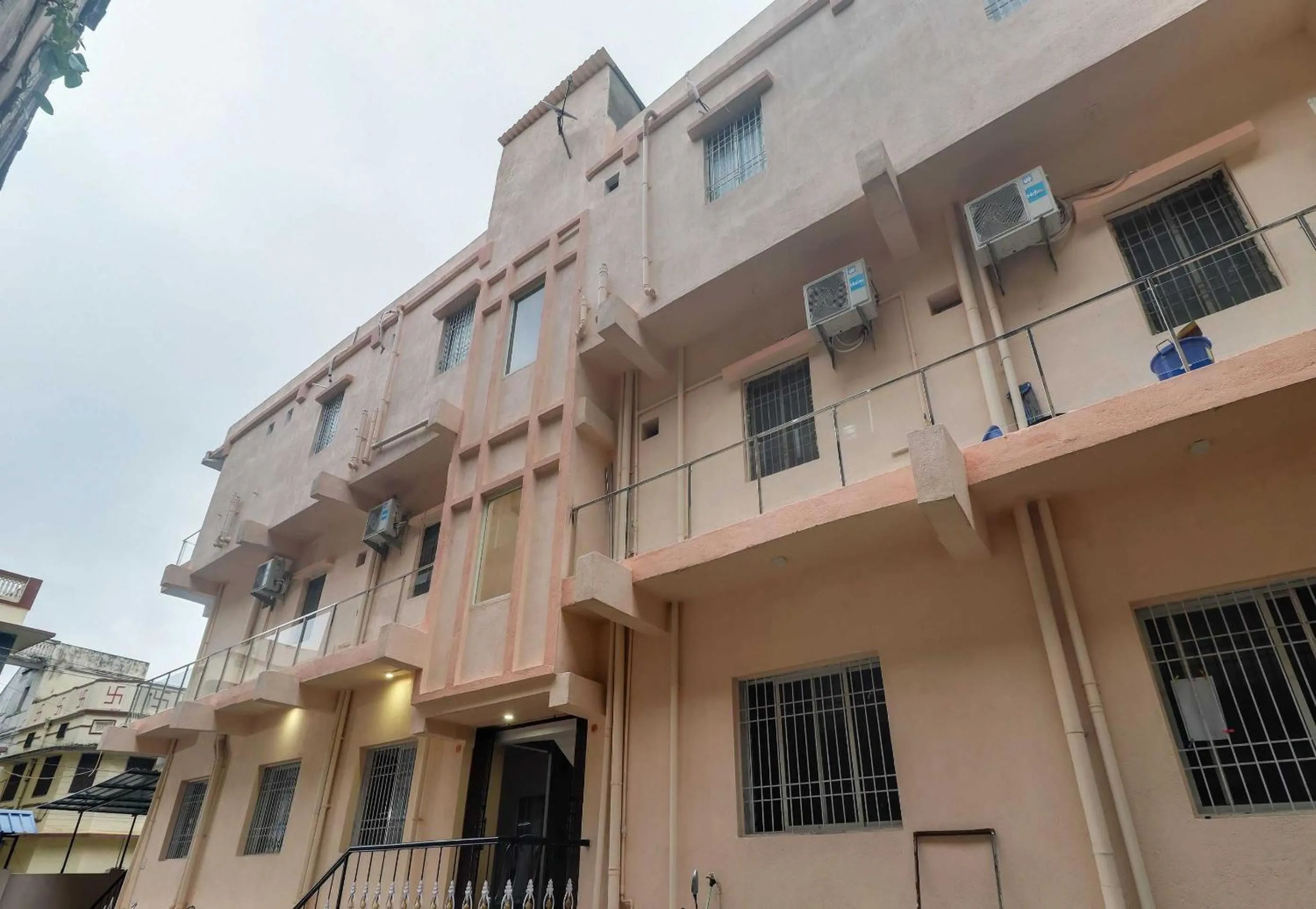 Facade/entrance in Super Hotel O The Radium Inn