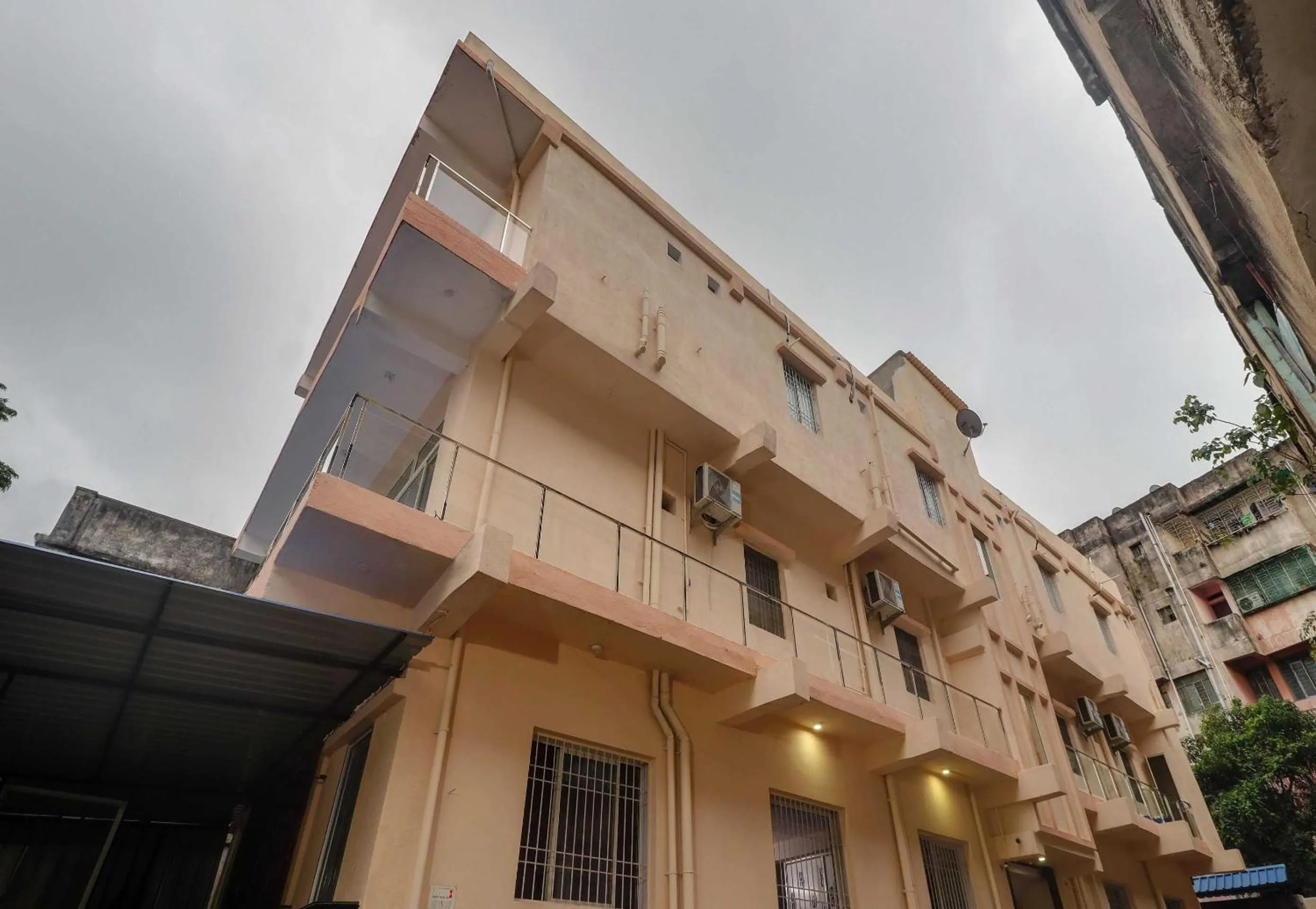 Facade/entrance in Super Hotel O The Radium Inn