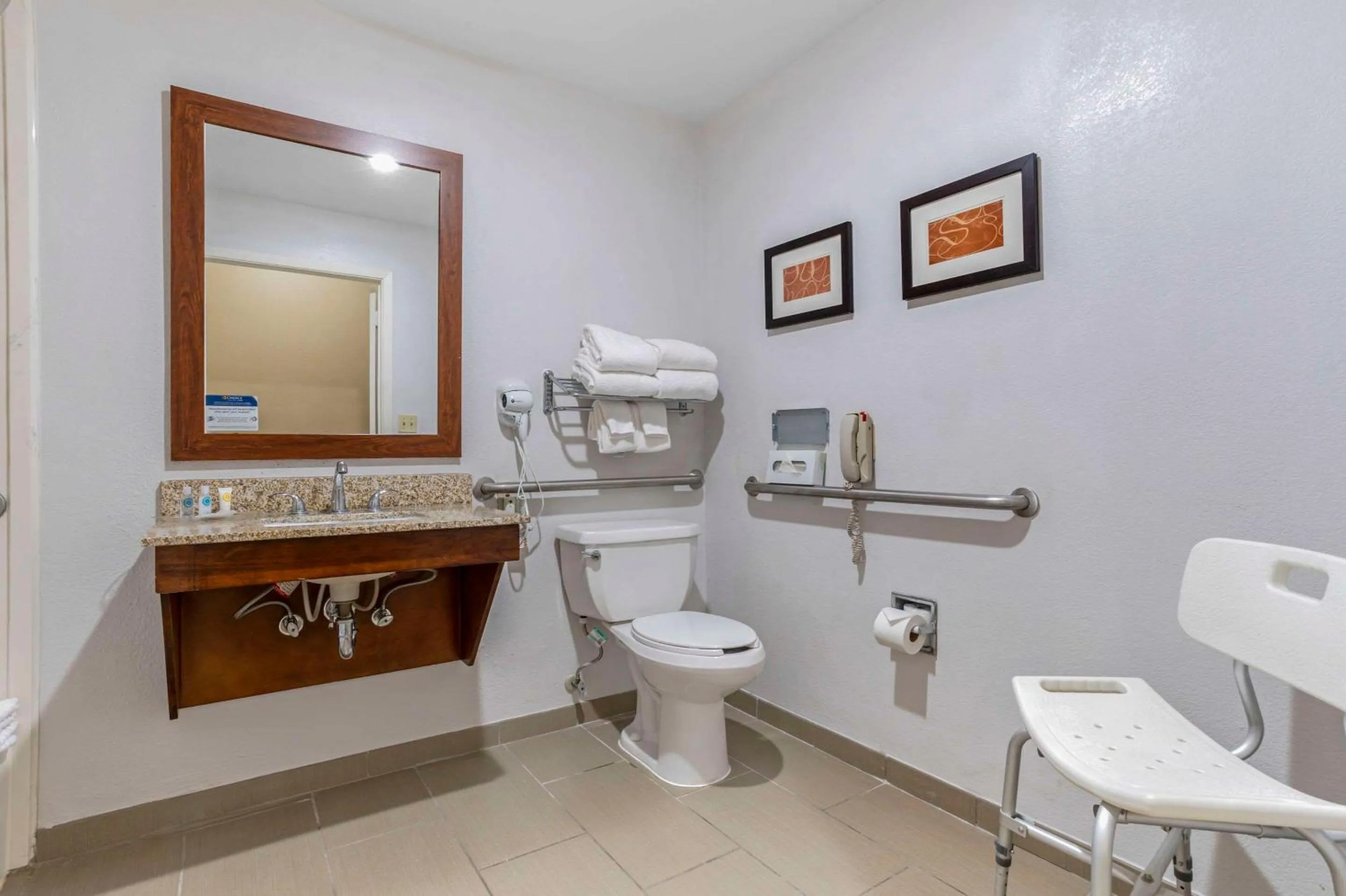 Bedroom in Comfort Suites Houston NW - Vintage Park