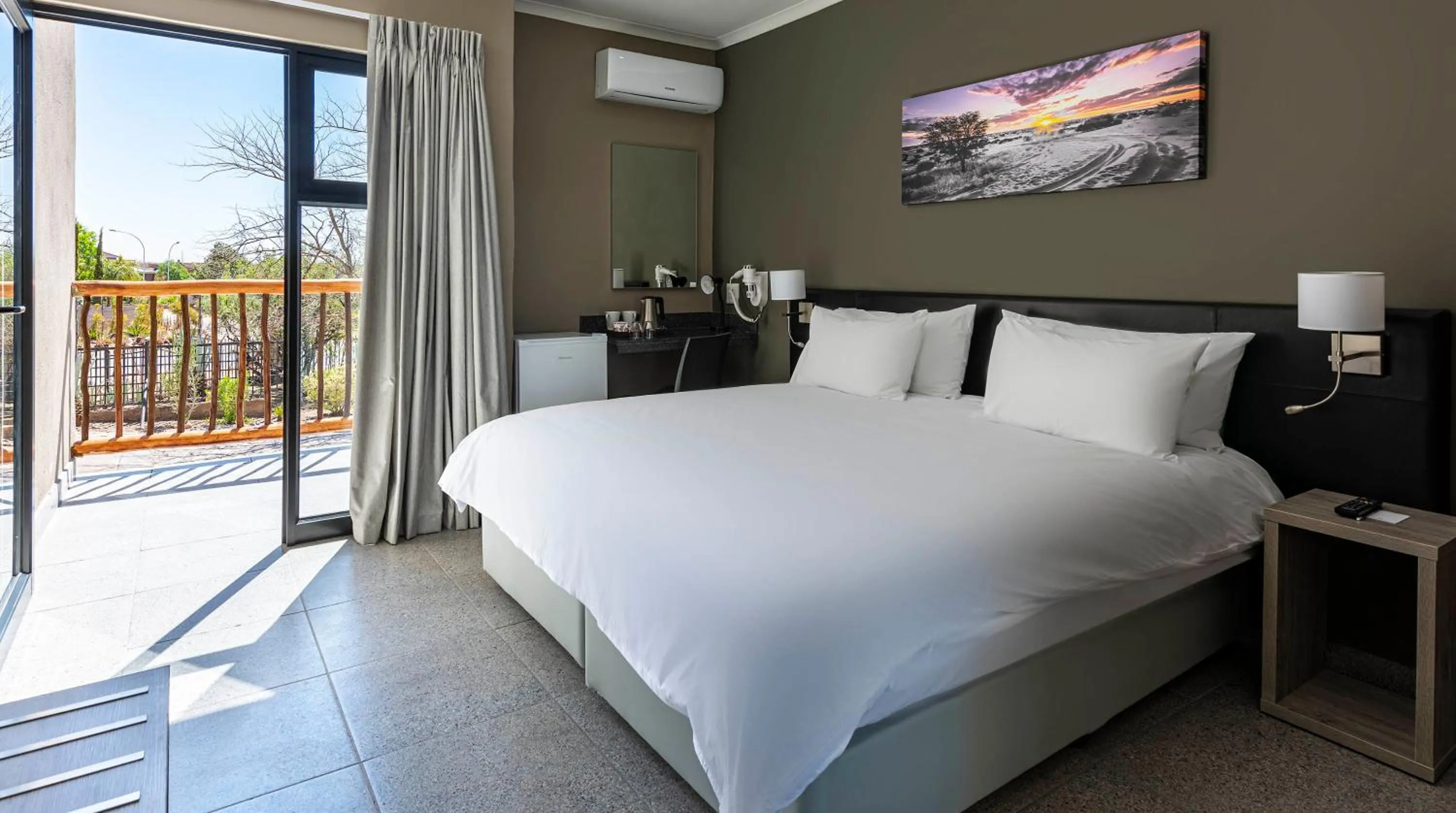 Balcony/Terrace, Bed in Upington Inn